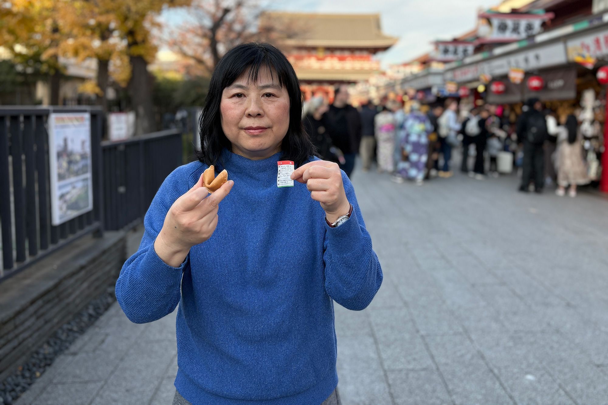 A autora Yasuko Nakamachi afirma que o Japão fabrica biscoitos da sorte há centenas de anos • Maggie Hiufu Wong/CNN via CNN Newsource