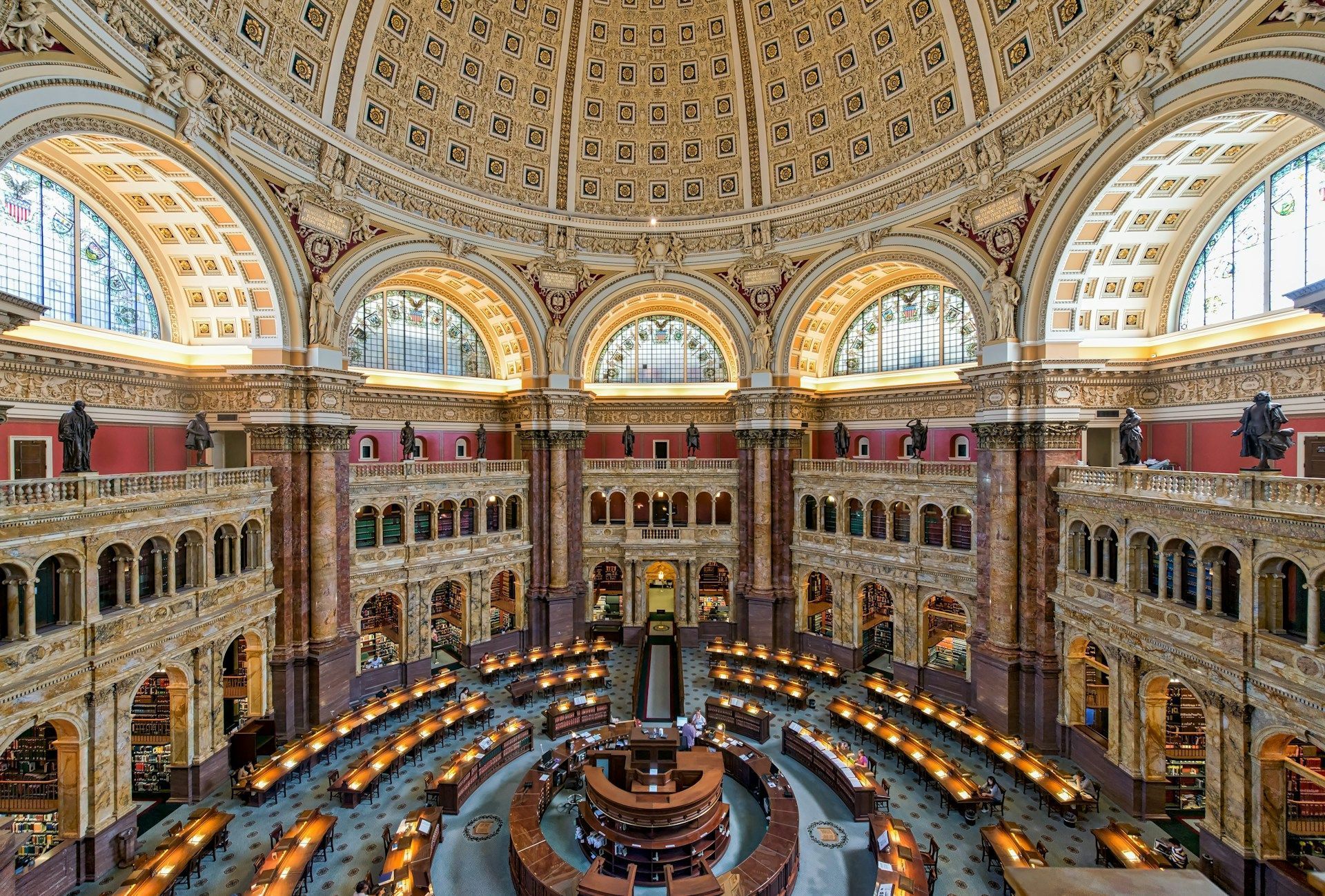 Interior da Biblioteca do Congresso, nos EUA • Foto de Stephen Walker na Unsplash