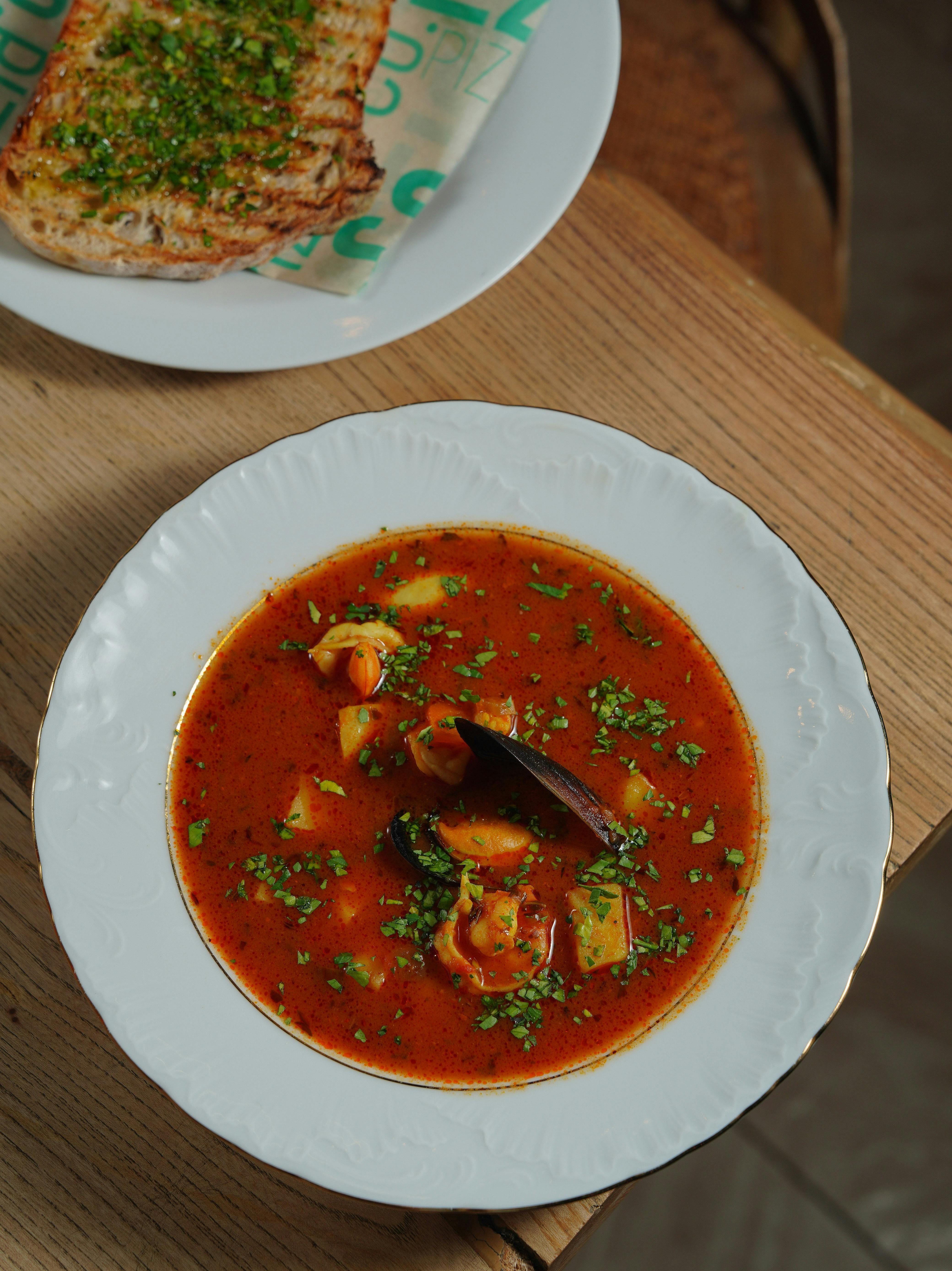 Da região de São Francisco, cioppino é um ensopado de peixe • Pexels