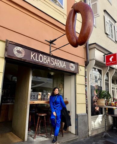 Klobasarna é paradinha para experimentar uma iguaria, a linguiça de Carniola • CNN Viagem & Gastronomia