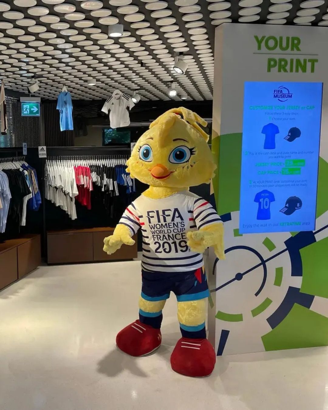 Loja do museu da Fifa tem objetos colecionáveis e peças de design esportivo • Reprodução/Fifa Museum