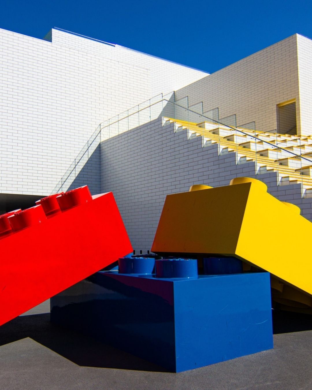 Dedicado à história da empresa, LEGO House tem lojinha com produtos exclusivos • Reprodução/Lego House