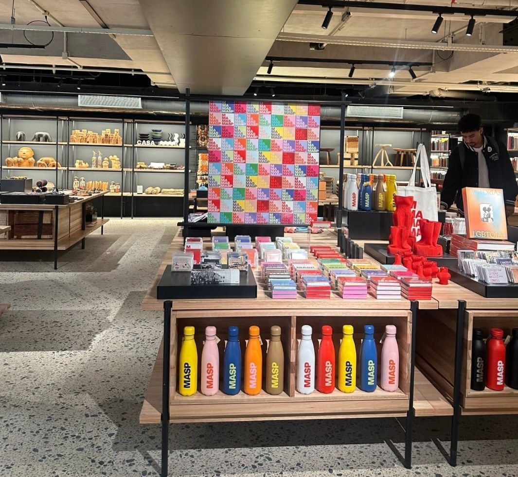 Loja do Masp tem variedade de produtos de designers brasileiros • Divulgação
