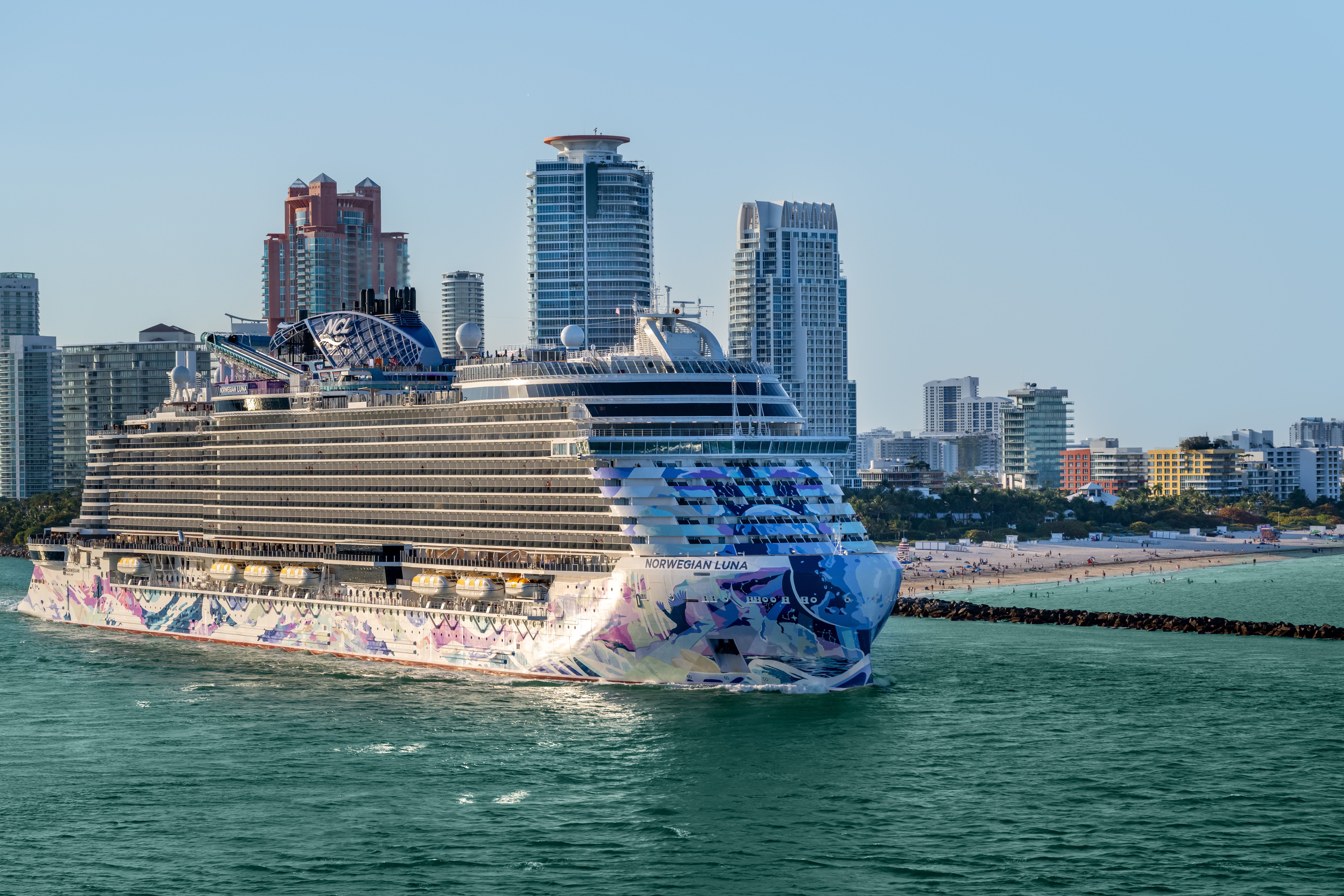 Navio NCL Luna no Porto de Miami
