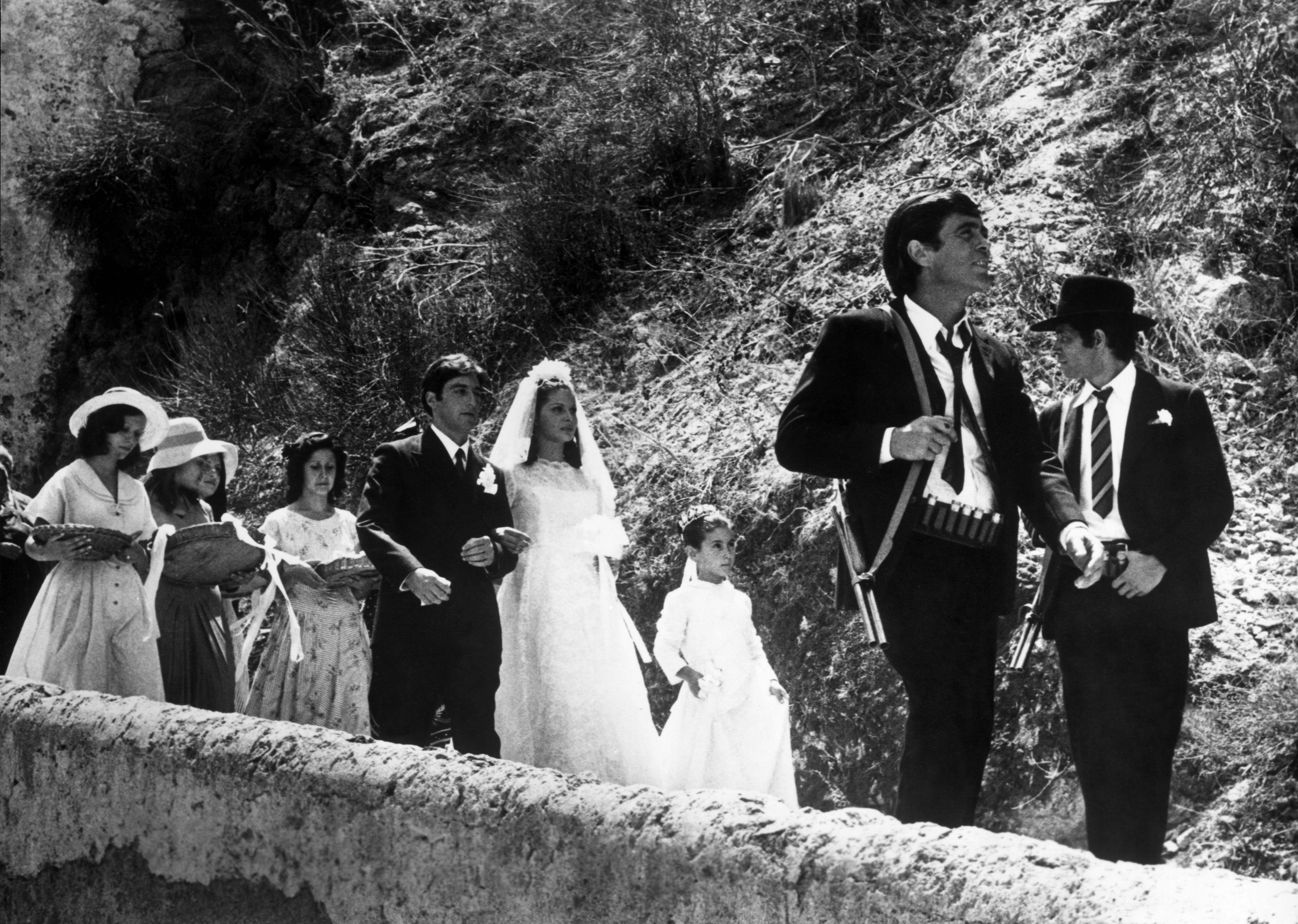 Enza Trimarchi e Vincenzo Pasquale, moradores de Savoca, participaram da cena do casamento em "O Poderoso Chefão" • FilmPublicityArchive/United Archives via Getty Images