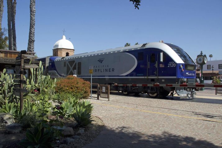 Trem usado na rota Pacific Surfliner; trajeto completo liga San Diego a San Luis Obispo • Divulgação/Amtrak