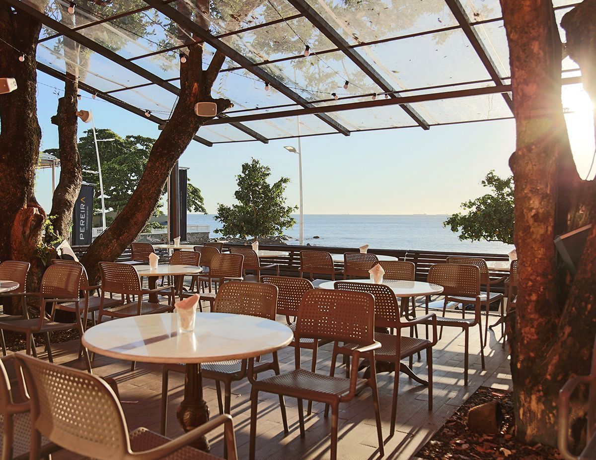 Pereira Restaurante tem vista privilegiada para o mar com ambiente charmoso • Leonardo Freire