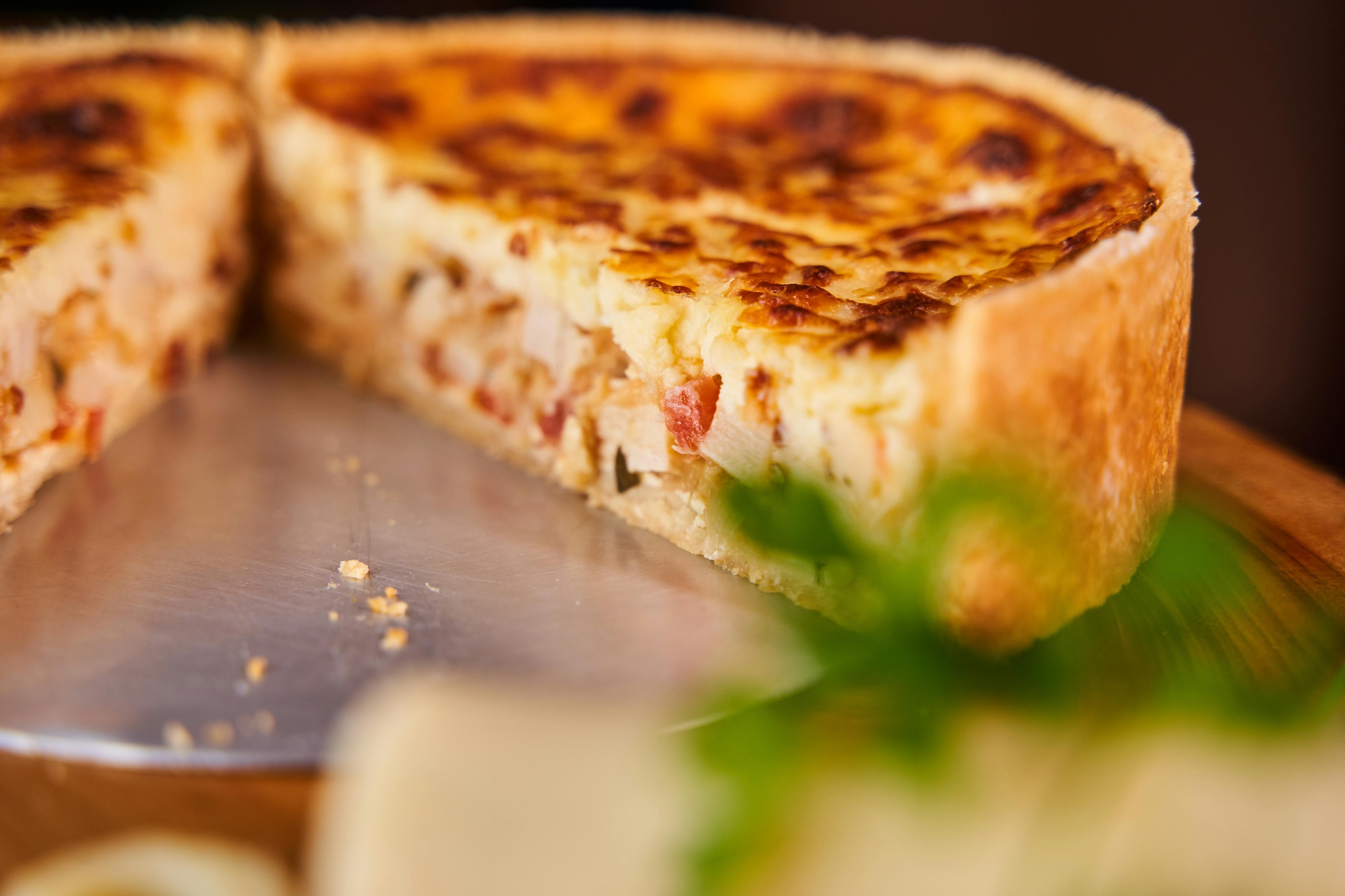 Quiche Lorraine: uma crosta amanteigada e um saboroso creme de ovos fazem deste prato um sucesso garantido • Unsplash