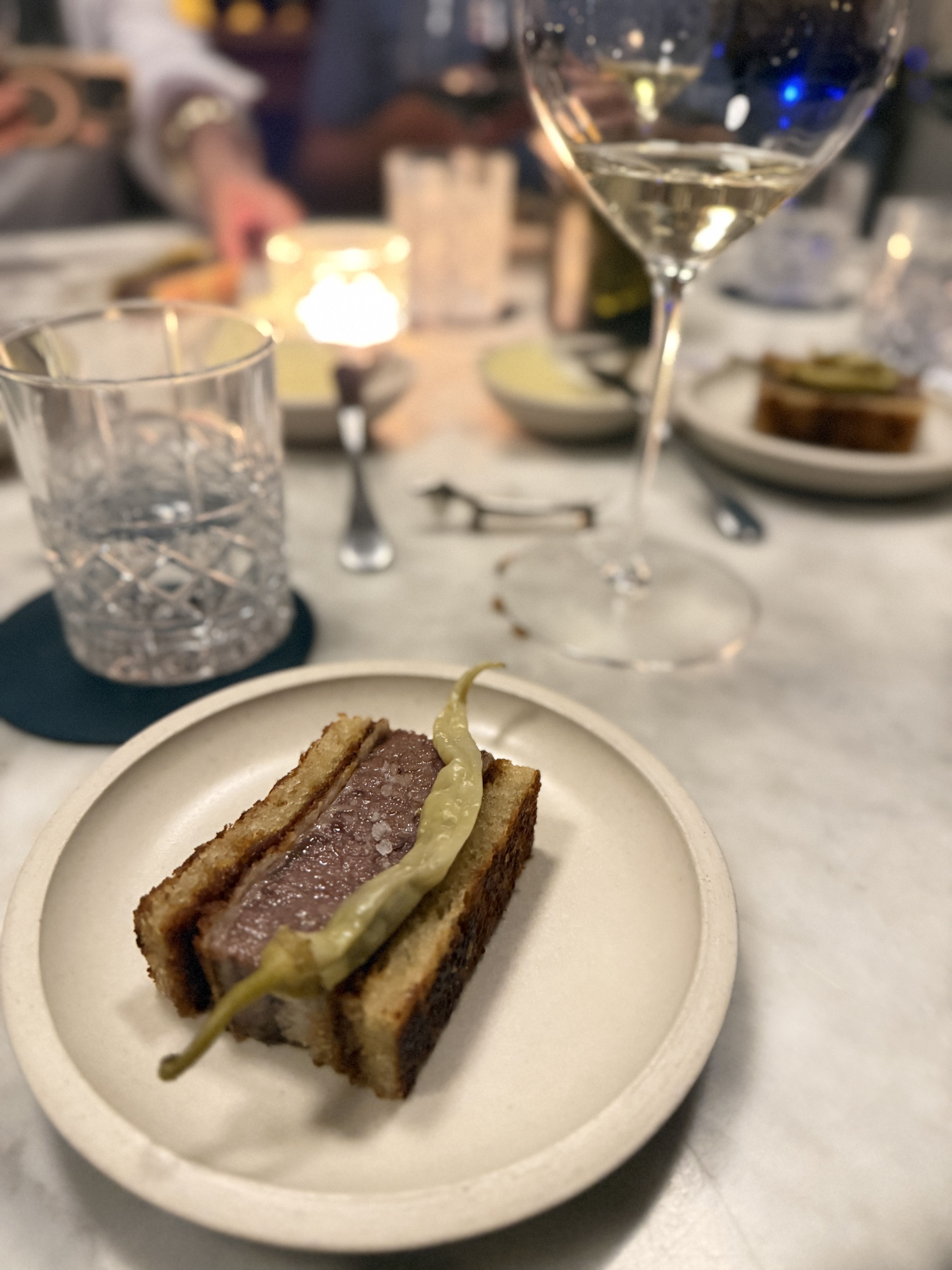 Sanduíche de wagyu à milanesa • Tina Bini