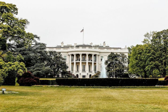 A Casa Branca é a residência oficial do presidente dos Estados Unidos • Unsplash