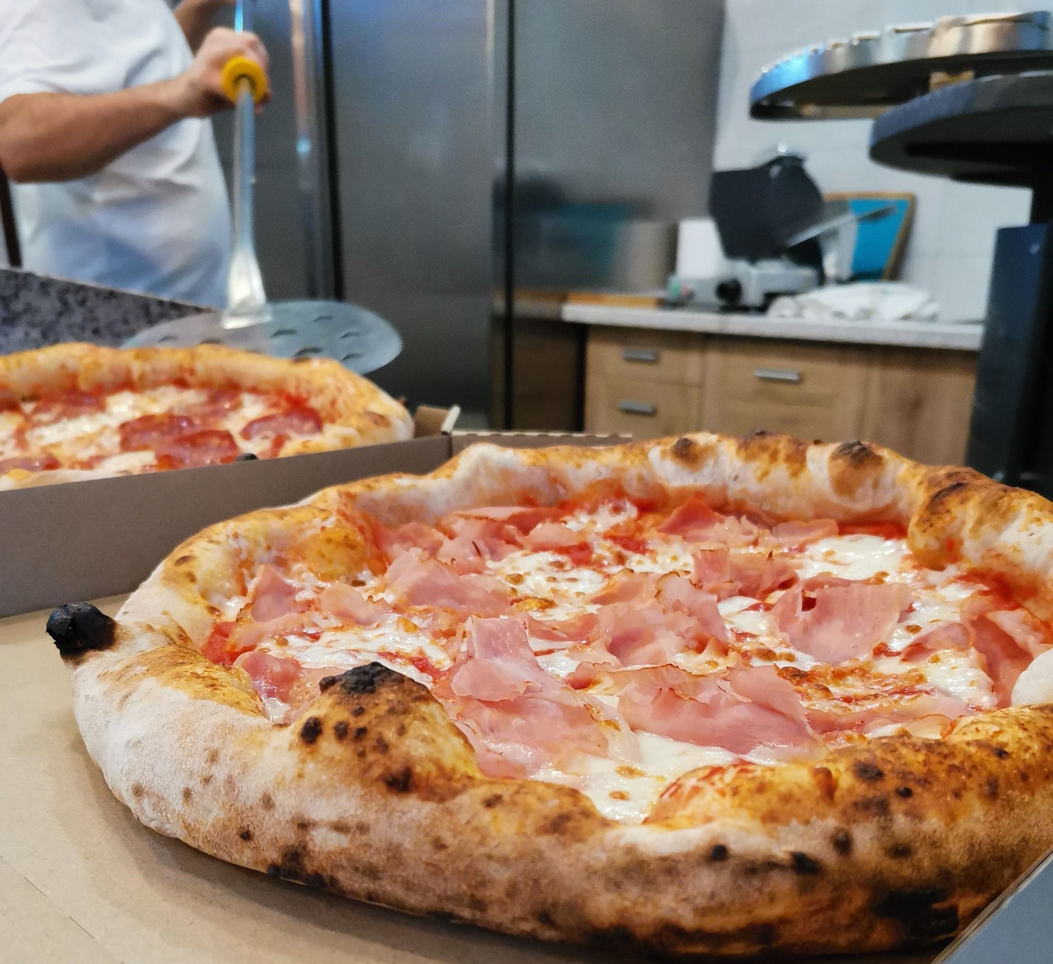All’ Angolo Pizzeria fica na região de Kispest e serve pizzas napolitanas • Reprodução/Facebook/All'angolo Pizzeria