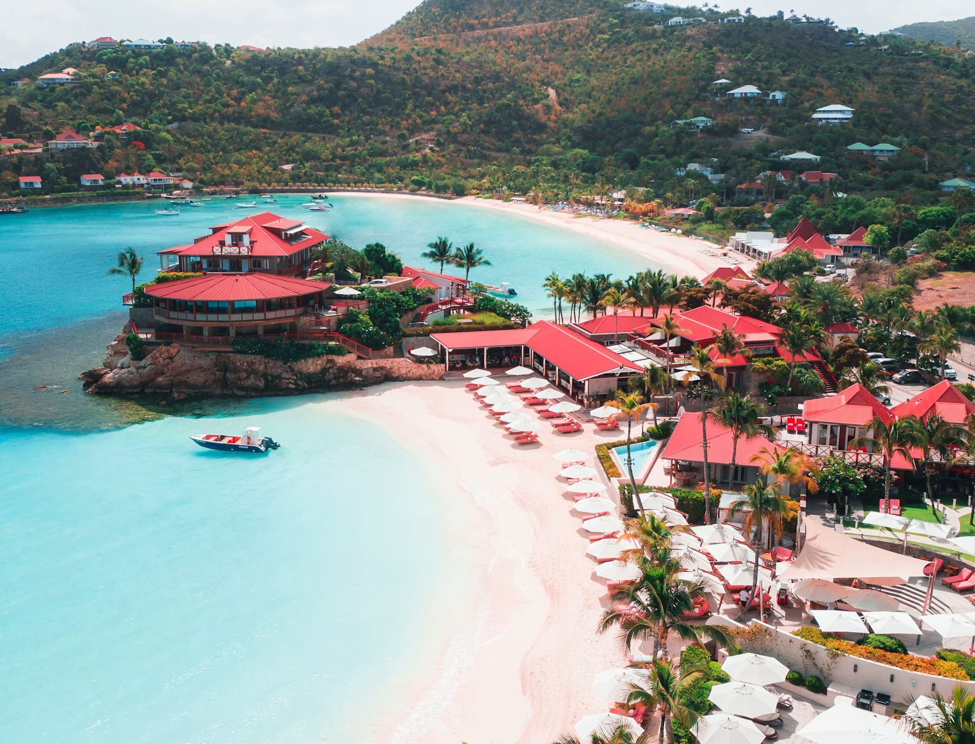 Eden Rock - St. Barths fica na Baía de St. Jean e reúne 37 quartos de frente para o mar • Divulgação