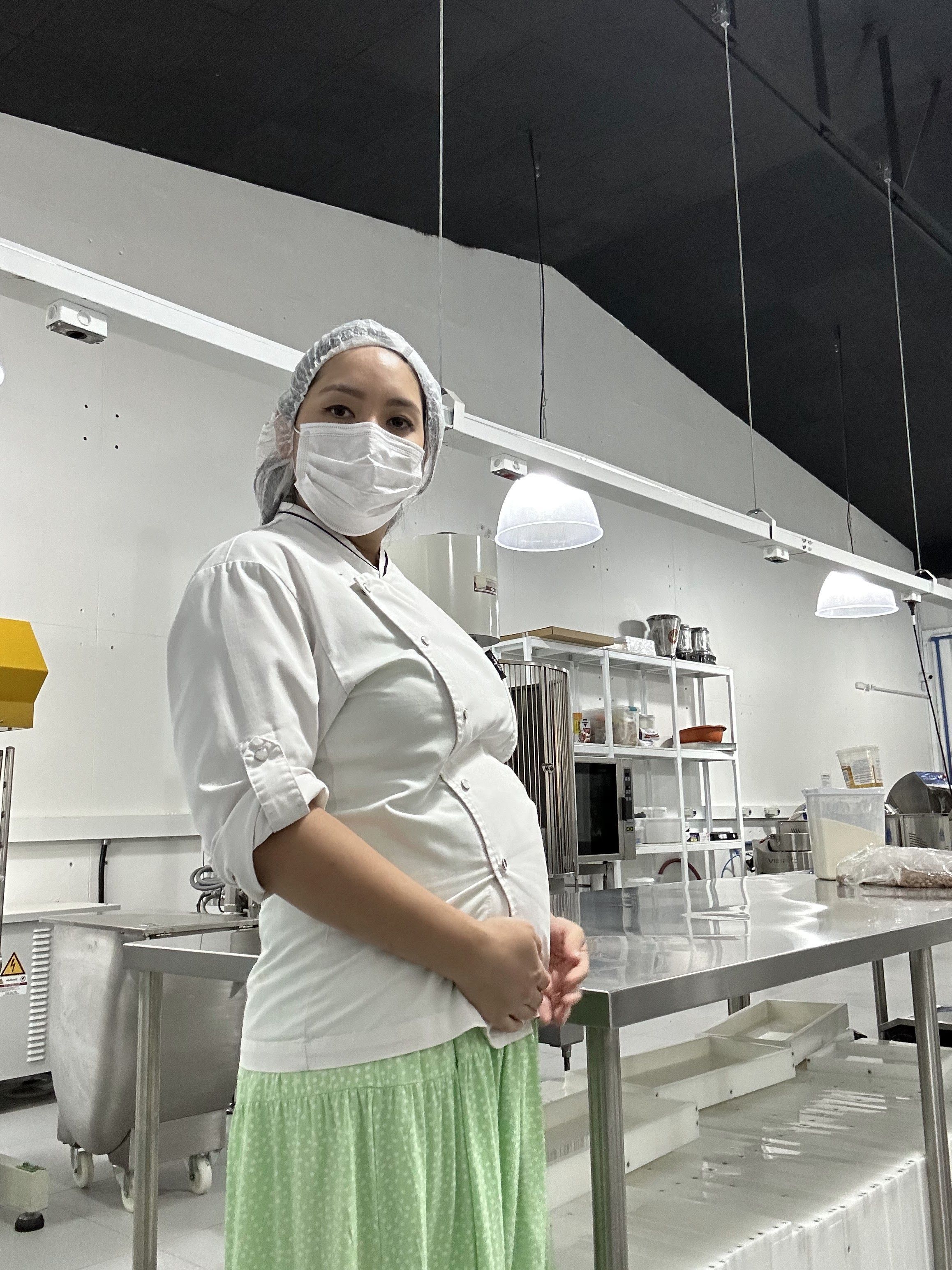 Isabel Hagi, à frente da Hagi Torrones & Chocolates, mãe de Aurora, de 1 ano e 10 meses • Arquivo pessoal