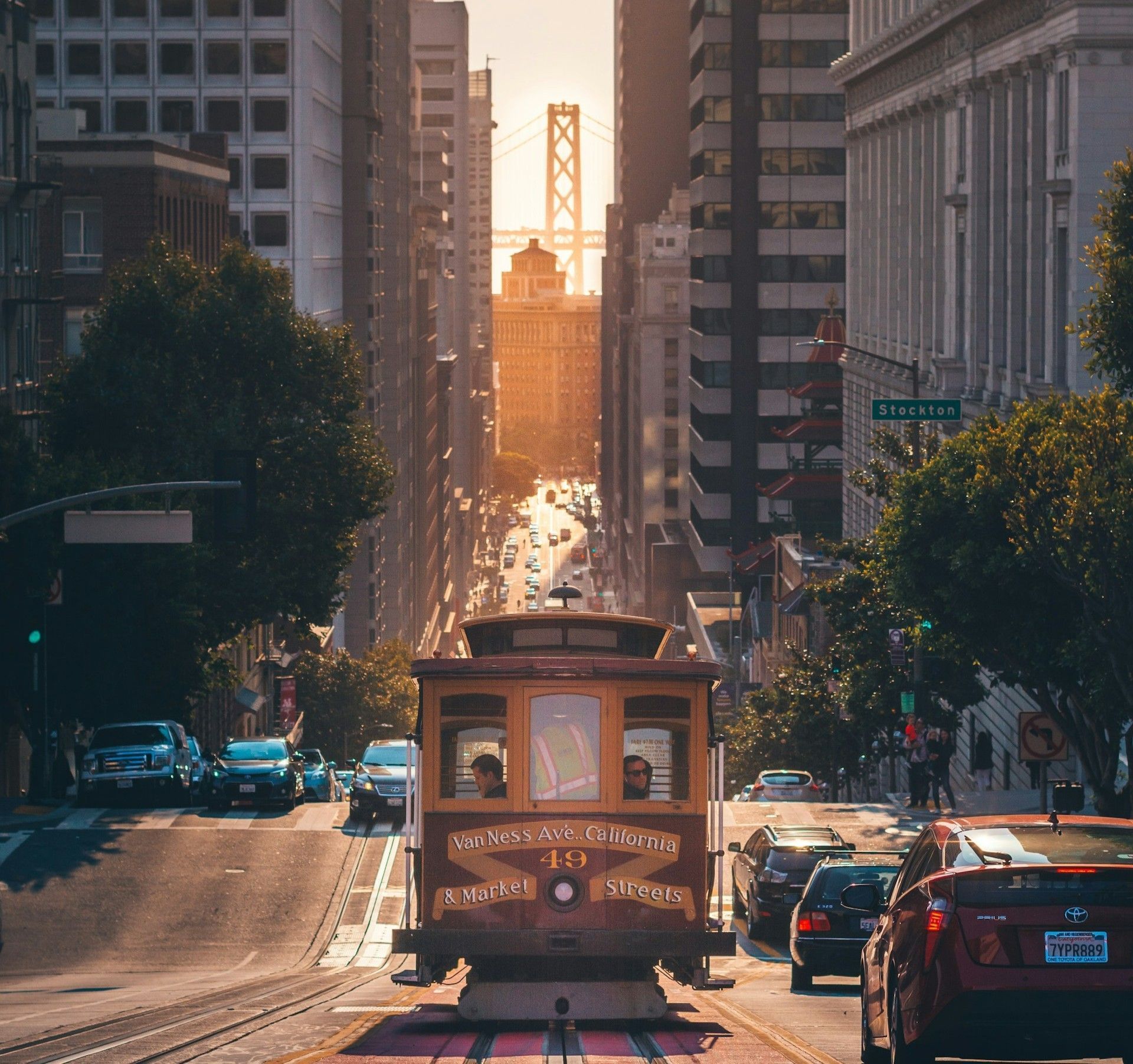 Bondinhos são uma forma interessante de percorrer alguns dos cantos mais emblemáticos de São Francisco • Foto de Amogh Manjunath na Unsplash