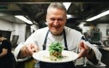 Chef László Csizmazia lidera o Menza, café e restaurante que serve pratos tradicionais da Hungria na área central de Budapeste