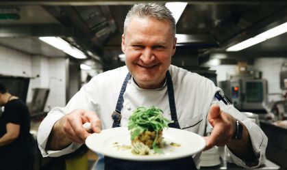 Chef László Csizmazia, de Budapeste