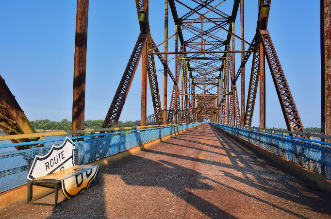 A antiga ponte Chain of Rocks, sobre o rio Mississippi, outrora ligava a Rota 66 ao Missouri • StockPhotoAstur/iStockphoto/Getty Images via CNN Newsource