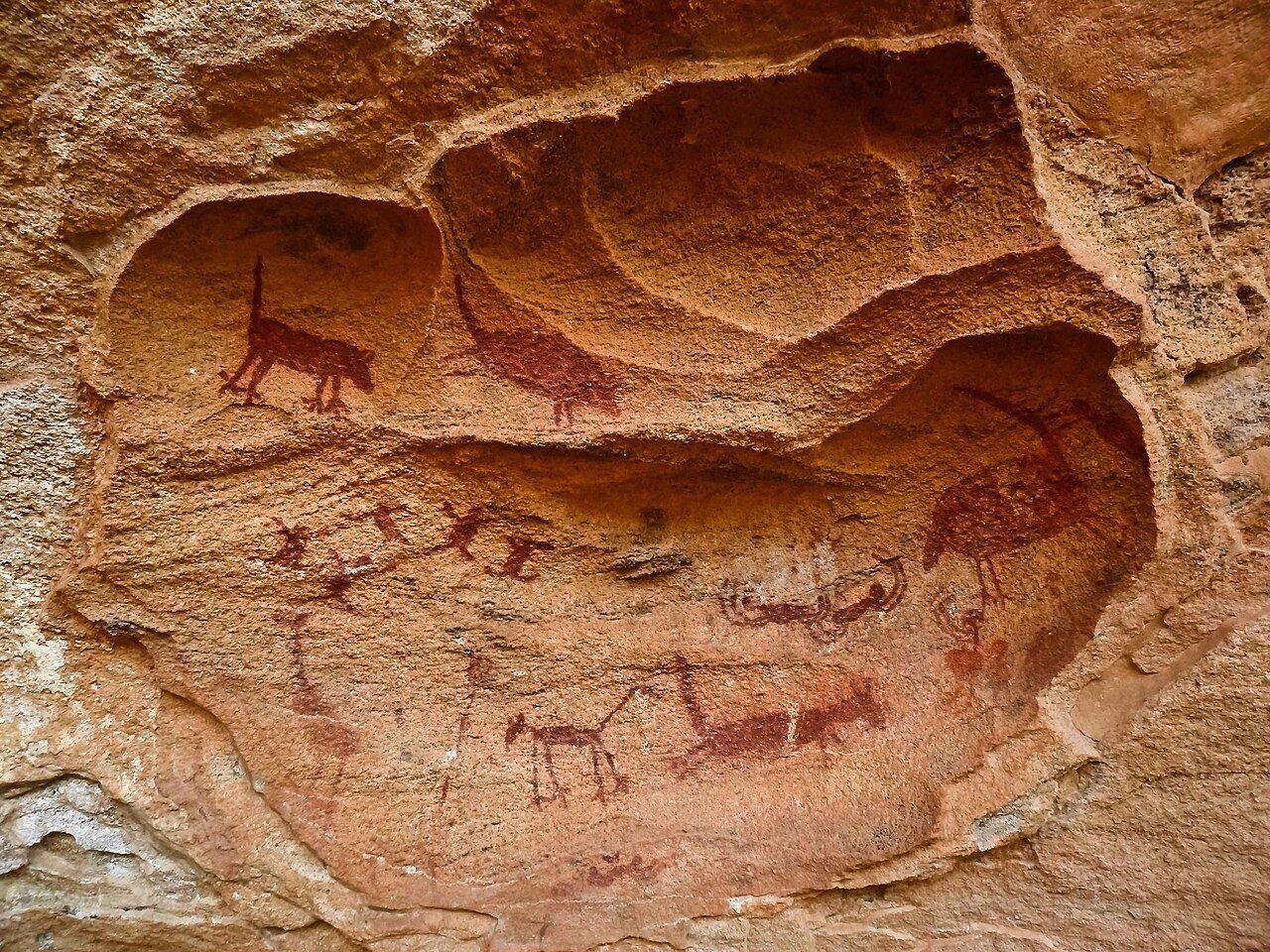 Pinturas rupestres no Parque Nacional da Serra da Capivara, no Piauí • Diego Rego Monteiro/Wikimedia Commons/CC BY-SA 4.0