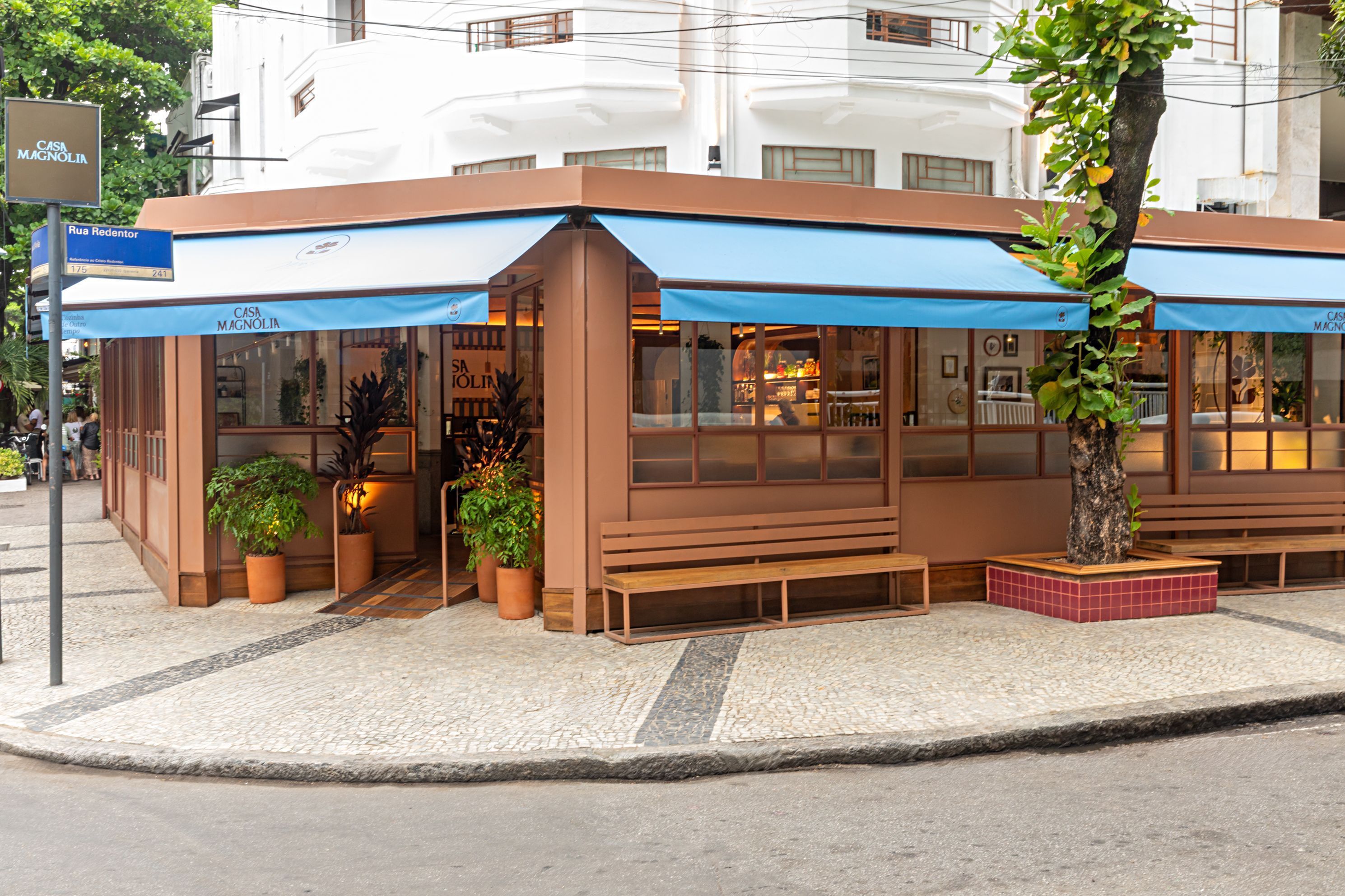 Fachada da Casa Magnólia, em Ipanema, no Rio • Rodrigo Azevedo