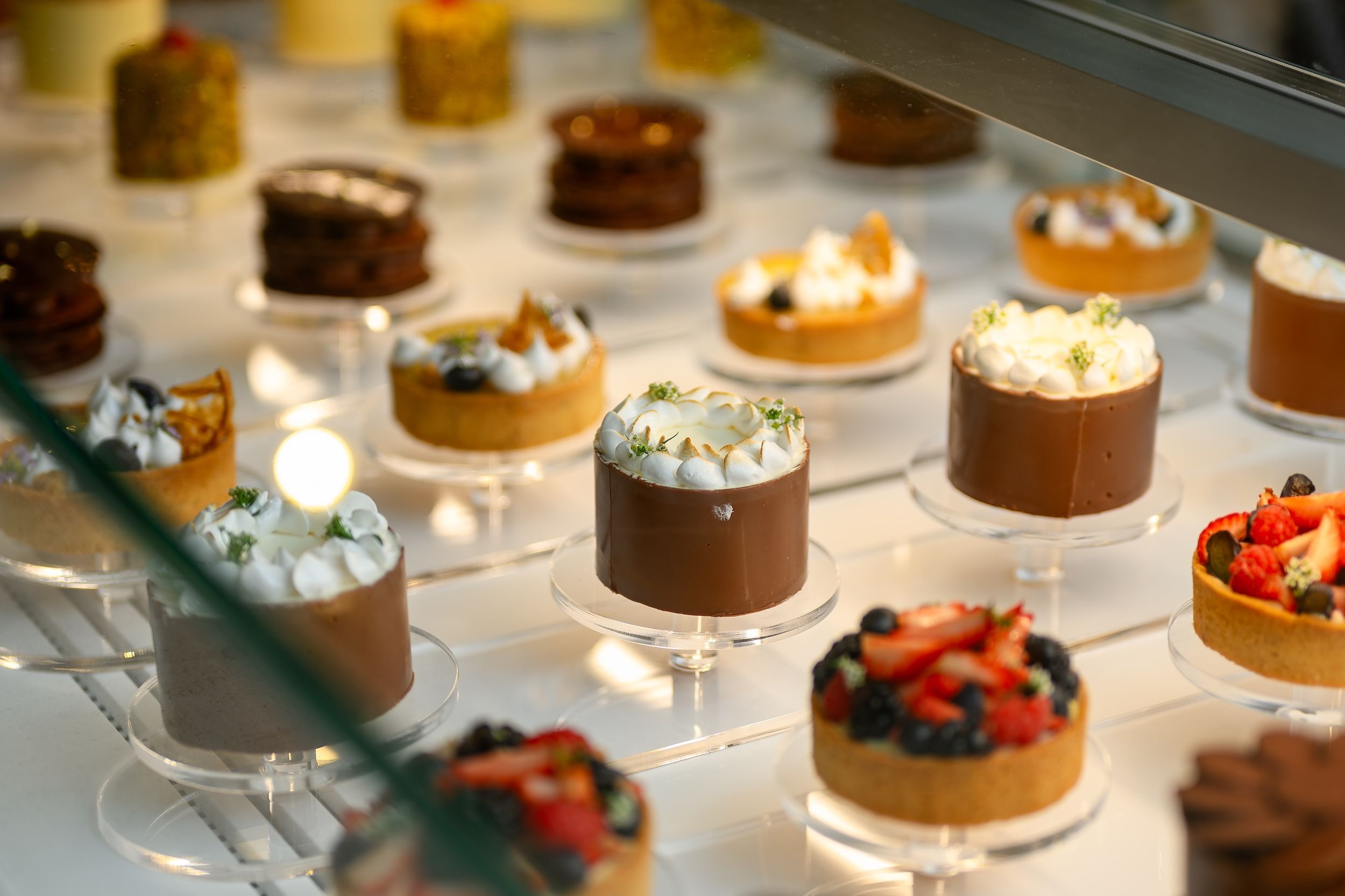 Tortas individuais são uma tentação na vitrine da cafeteria • Marcelo Bruzzi