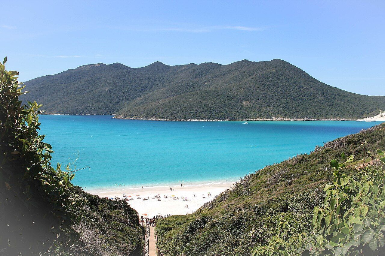 Pontal do Atalaia, em Arraial do Cabo, ficou na 44ª posição entre as melhores praias do mundo em 2026 • Giovani Matos/Wikimedia Commons/CC BY-SA 4.0
