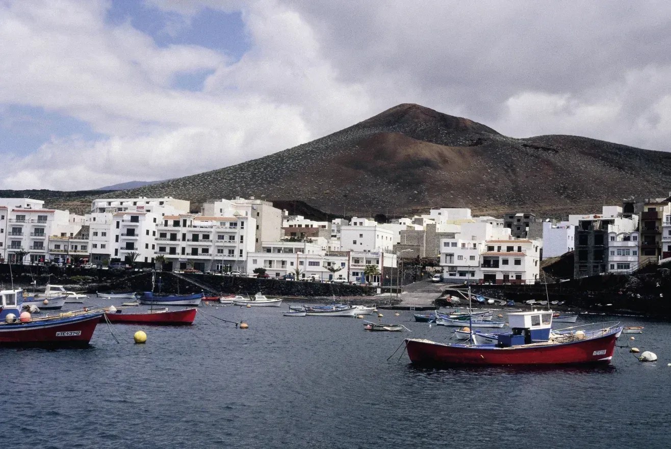 El Hierro é conhecida como "a ilha dos mil vulcões" devido às suas crateras abertas • Cristina Candel/Cover/Getty Images