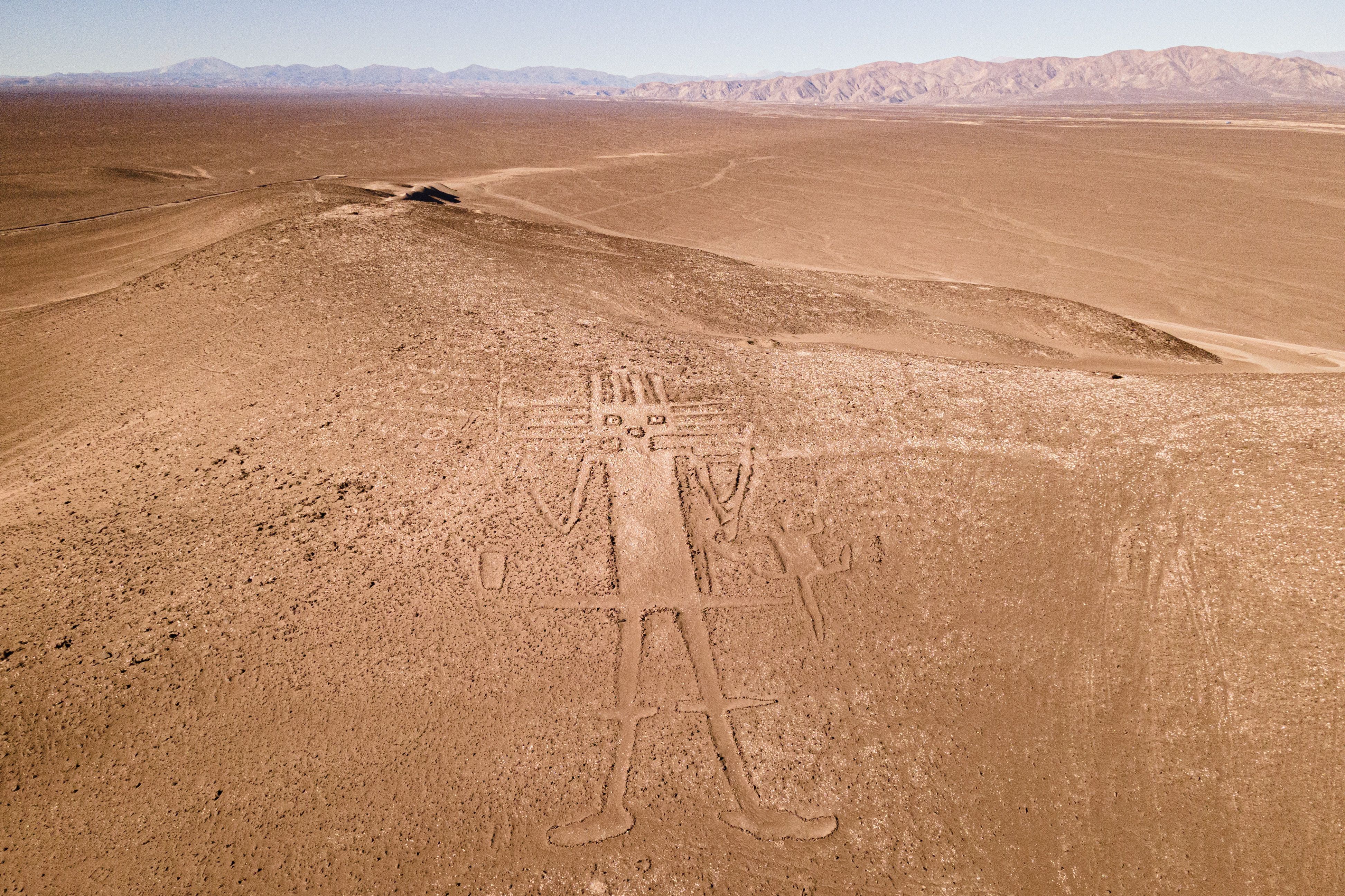 Imagem aérea do Gigante do Atacama • Anadolu Agency via Getty Images