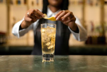 Da caipirinha ao highball: uma volta ao mundo pelos copos da Copa