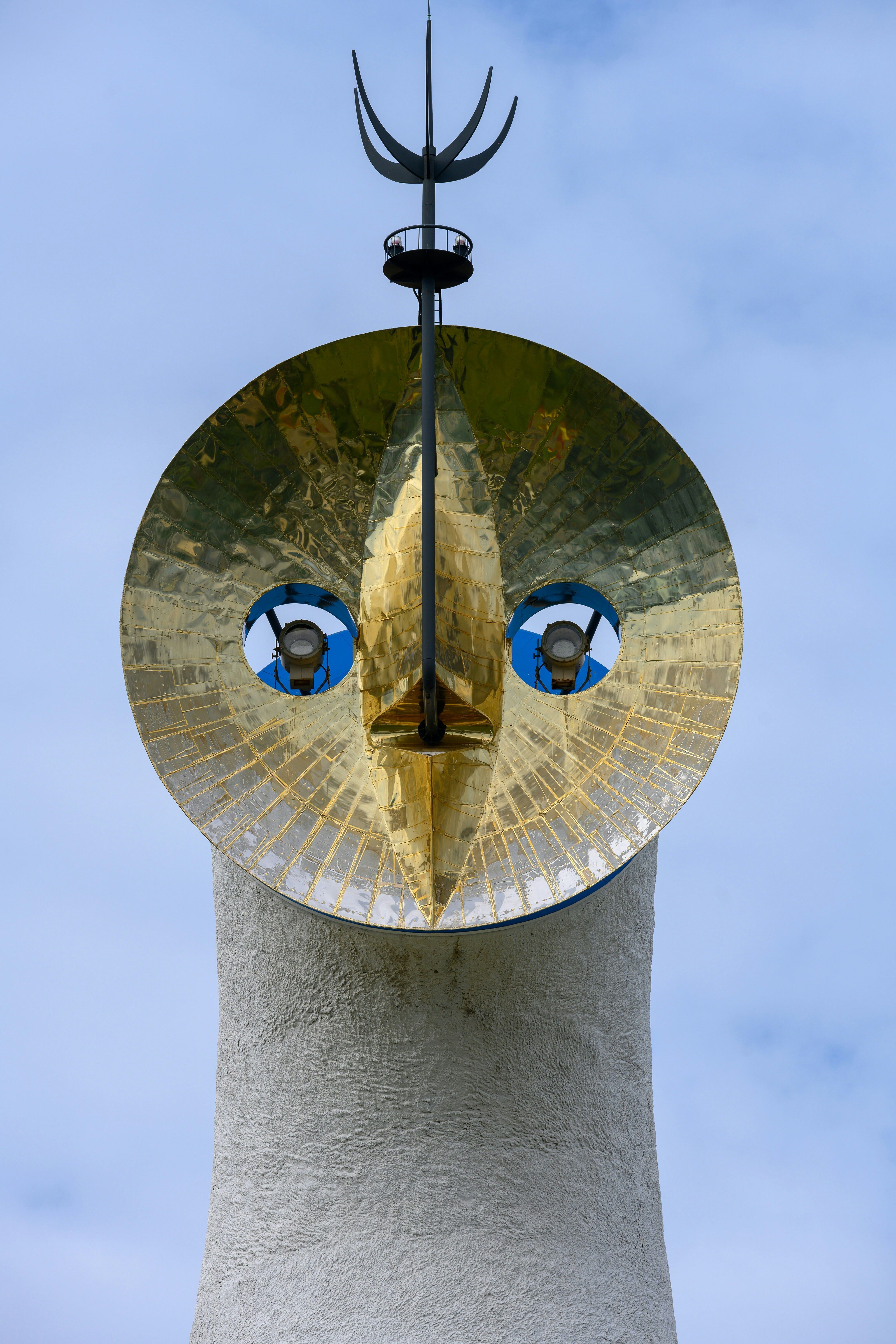 A "Máscara Dourada" fica no topo da torre • Vien Dinh/Unsplash