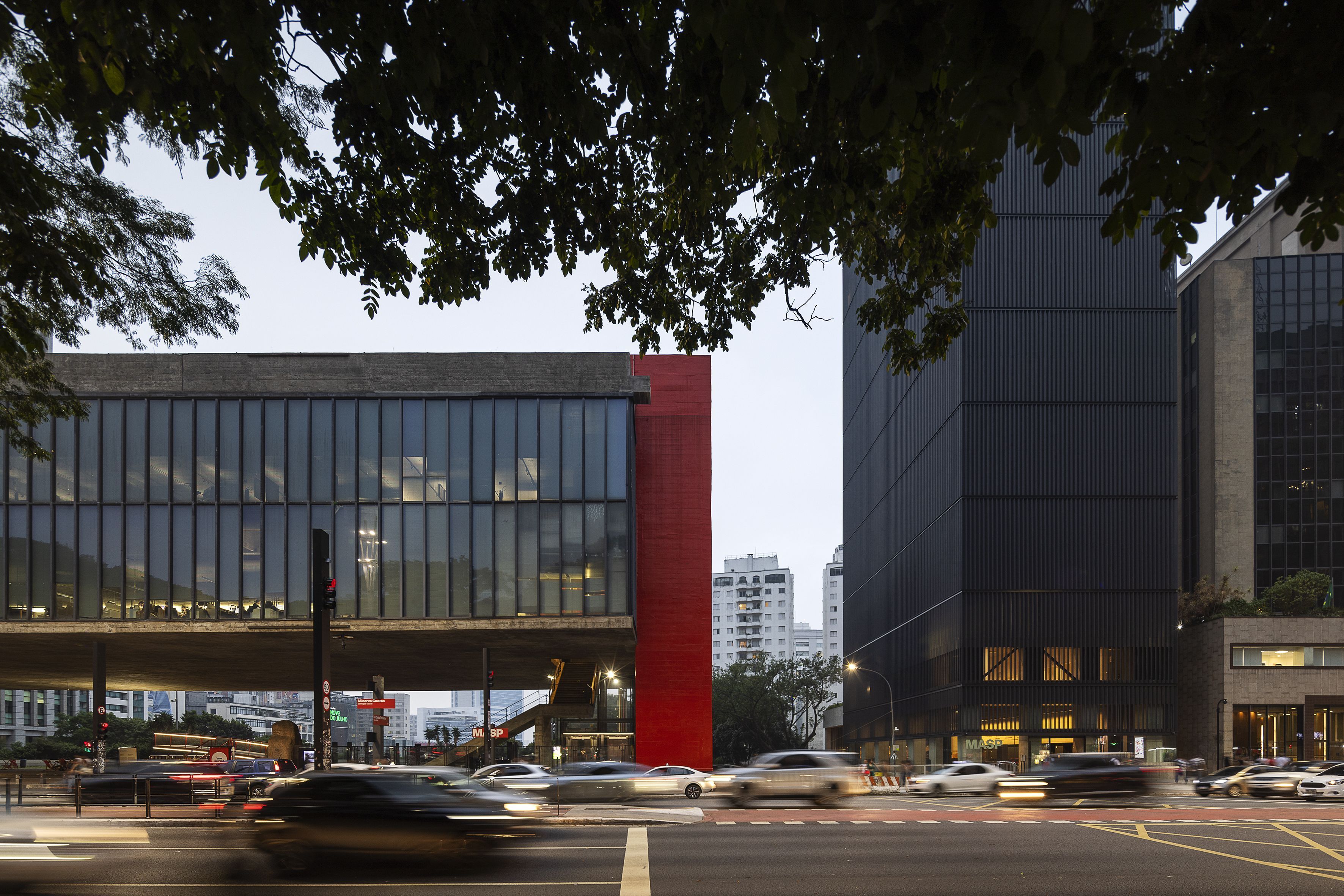 Fachada dos edifícios do Masp na Avenida Paulista