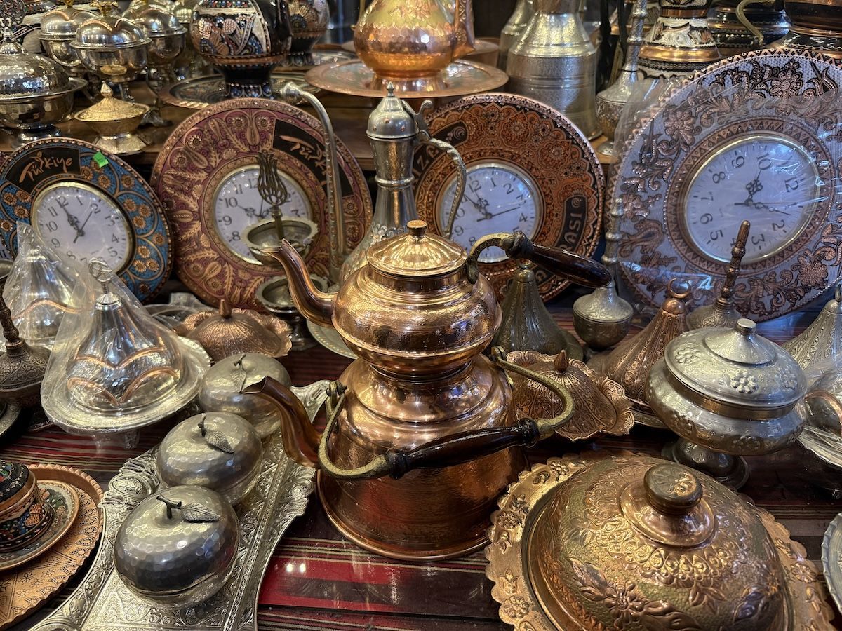 Çaydanlık, a típica chaleira para preparar o çay • Tina Bini