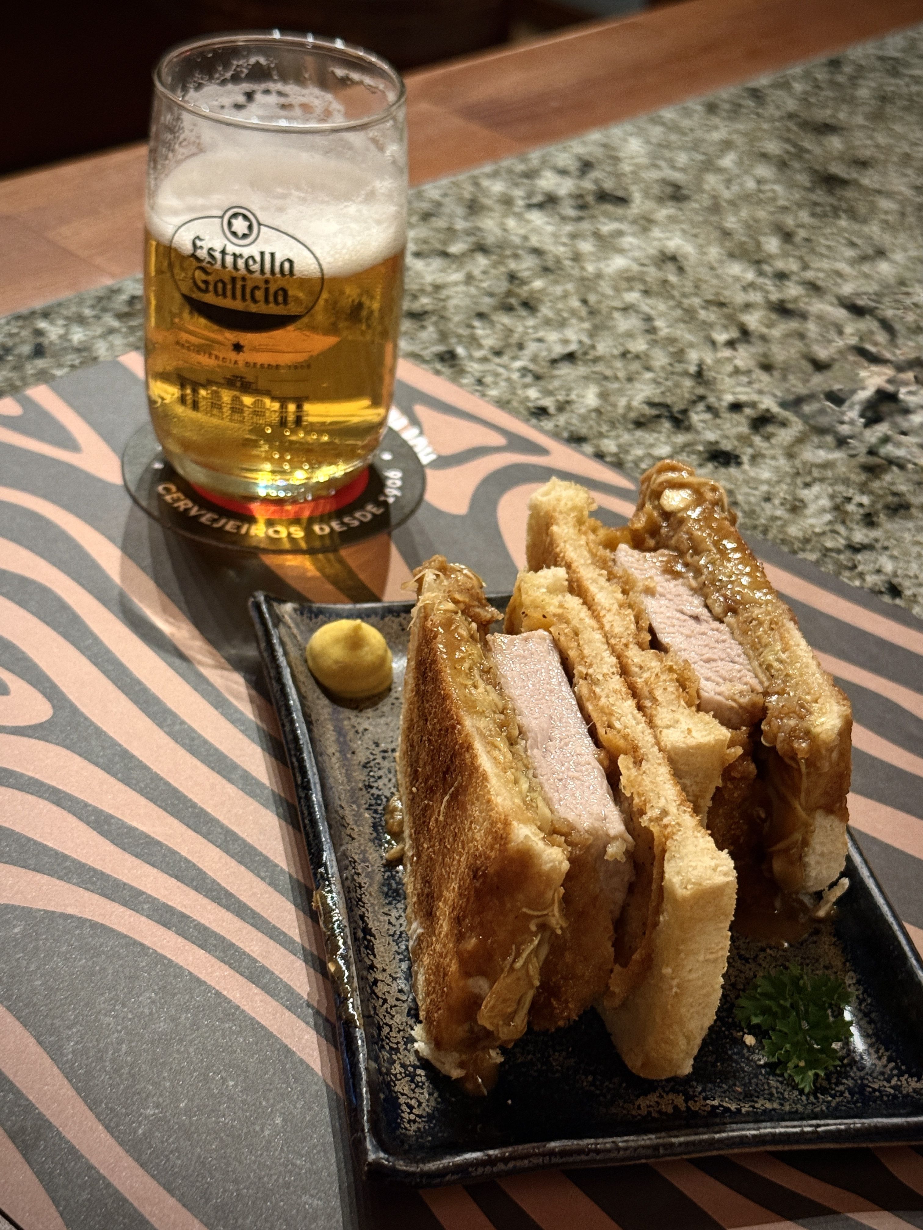 Katsu Sando com chopp • Tina Bini