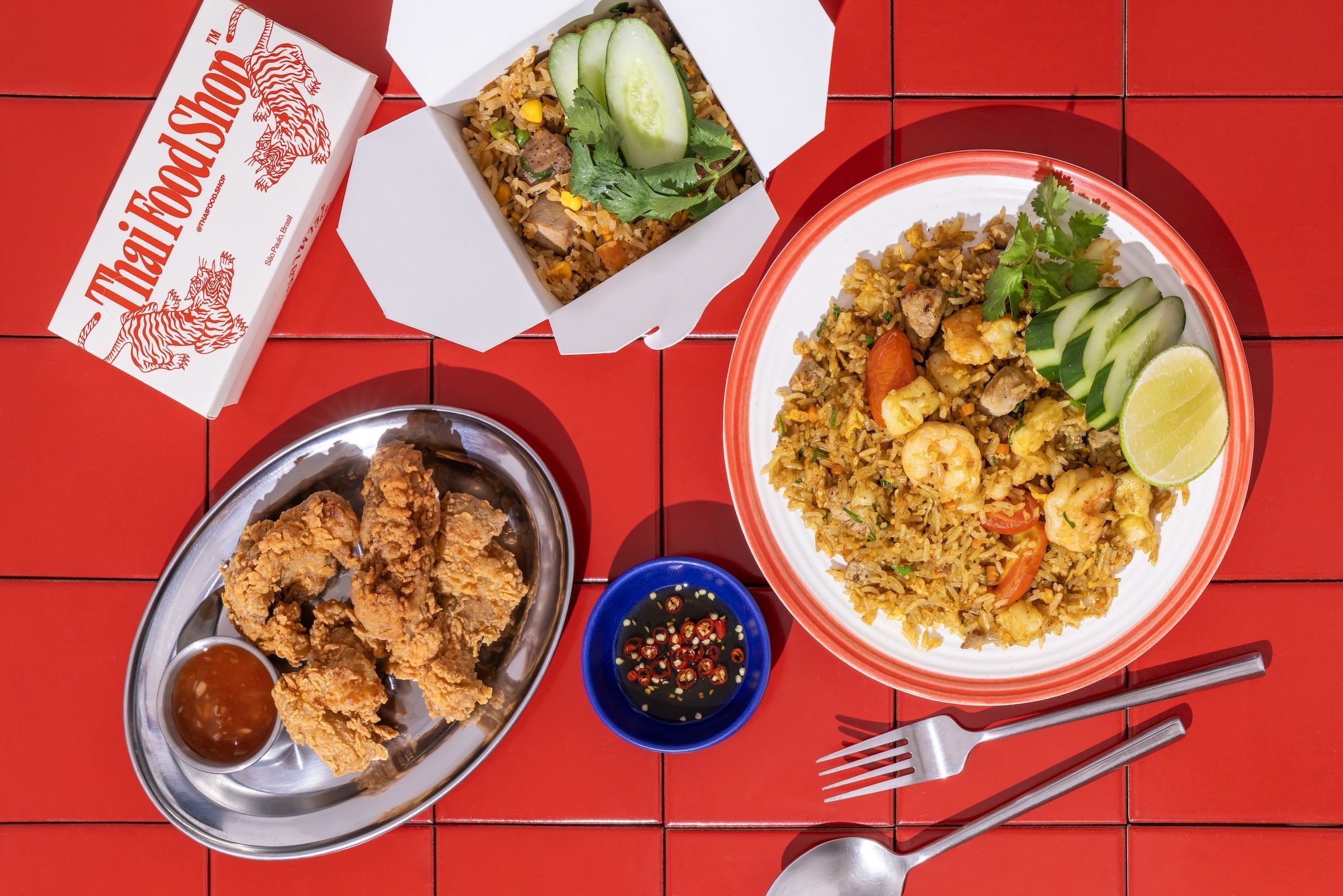 Pratos variados do novo delivery de comida tailandesa da capital paulista • Bruno Geraldi