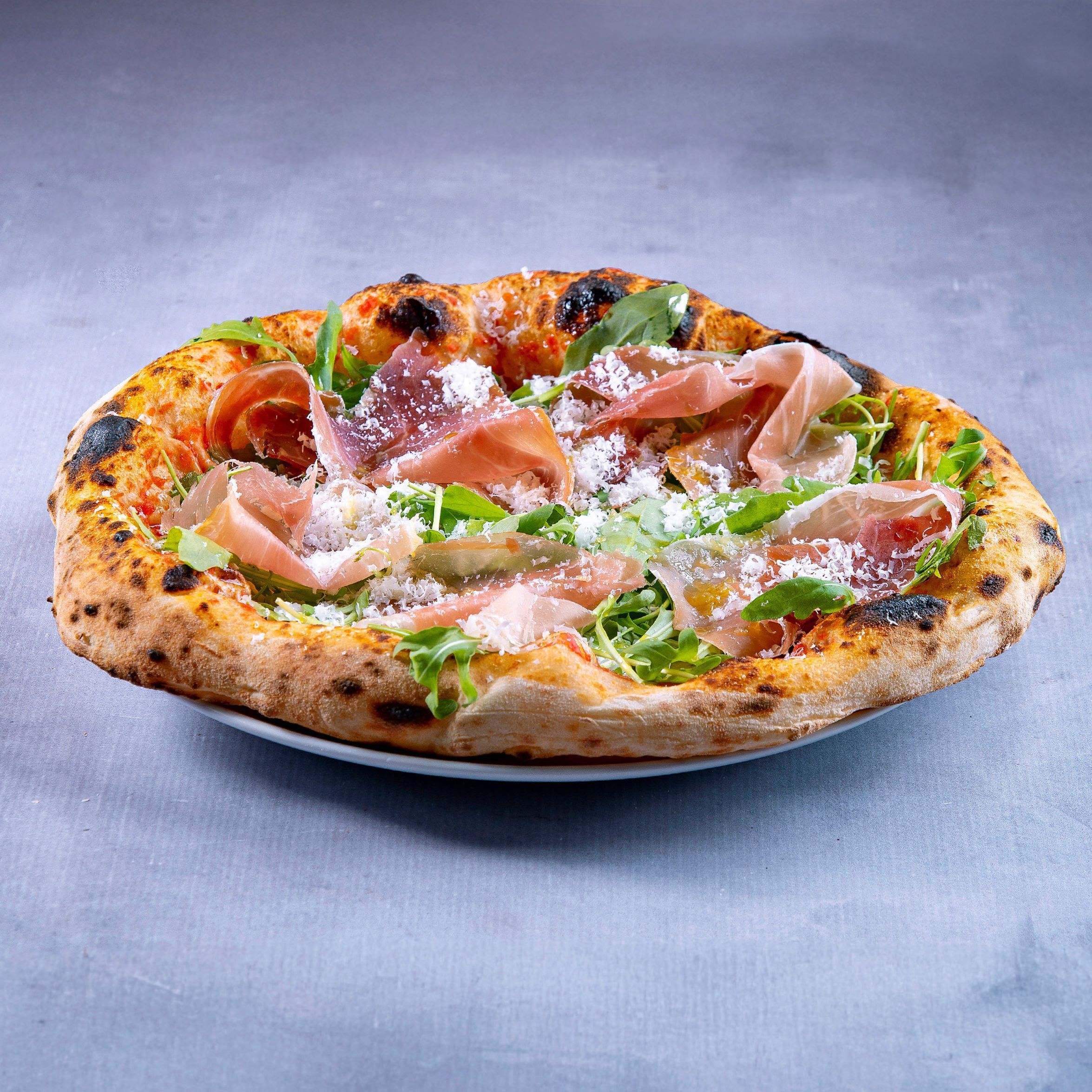 Redonda da Soffio Pizzeria, com o forno comandado por Dani Branca, salernitano reconhecido como o melhor pizzaiolo da América Latina no Prêmio Mundial de Pizza Doc em 2023 e 2024