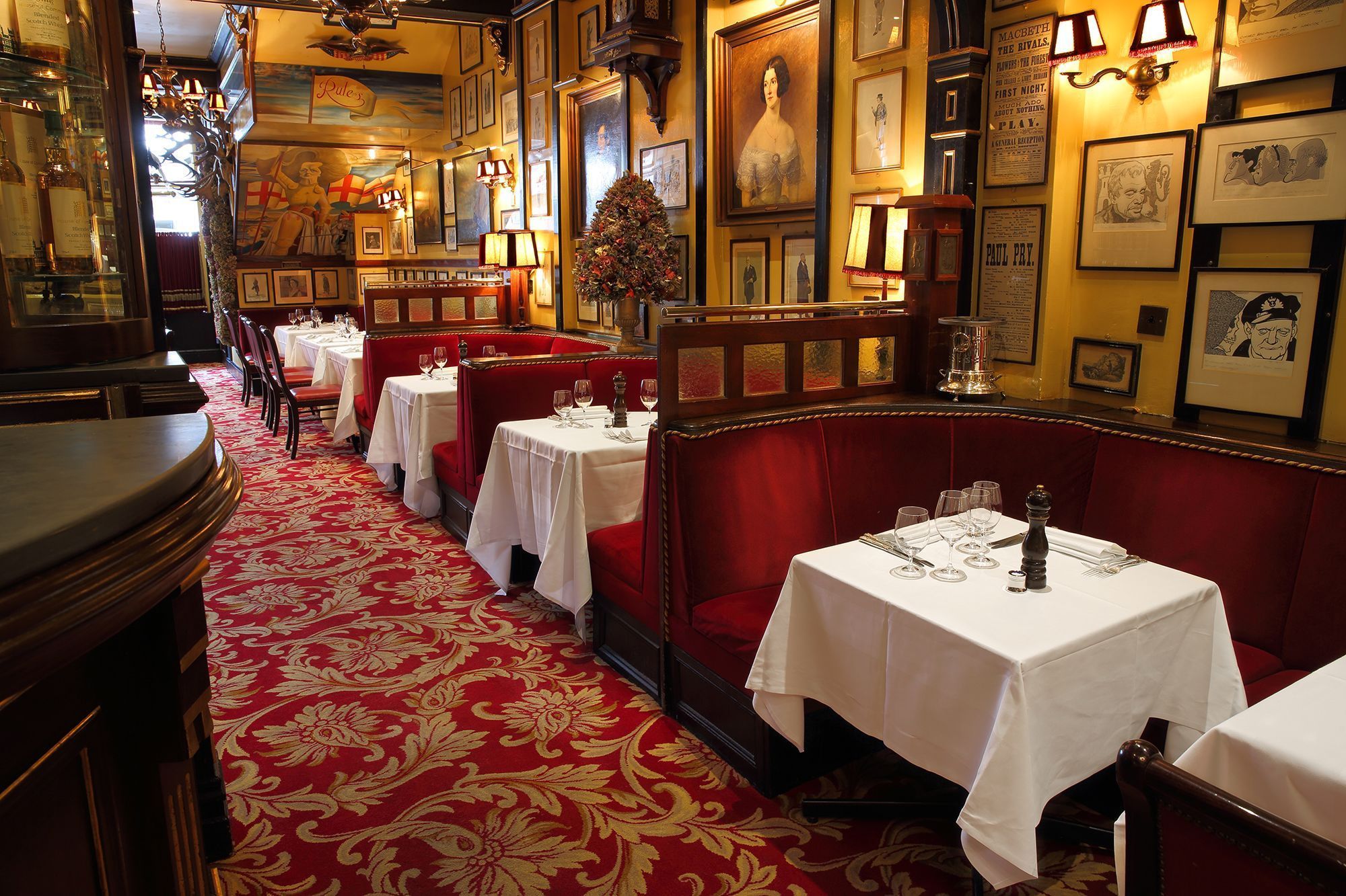 O restaurante Rules serve pratos requintados da culinária britânica aos londrinos desde 1798 • Courtesia Rules Restaurant via CNN Newsource