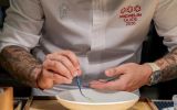 São Paulo já provou, por números, estrelas, premiações e histórias, que é uma capital mundial da gastronomia. O que falta para o mundo reconhecê-la como tal? Na foto, o chef Luiz Filipe, em ação no três estrelas Michelin Evvai