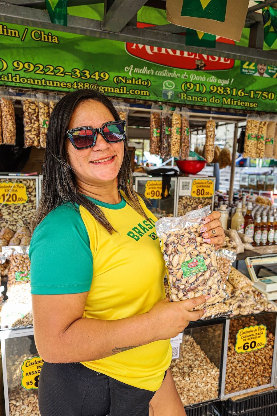 Denize Almeida precisou convencer o pai, João Chaves, a aceitar cartão de crédito: castanhas saborizadas à vácuo fizeram as vendas aumentarem em mais de 50% • LUIZ OLIVEIRA
