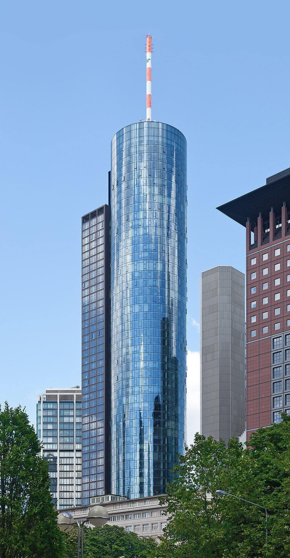 Main Tower é um observatório a 200 metros de altura • Thomas Wolf, www.foto-tw.de (CC BY-SA 3.0 DE)