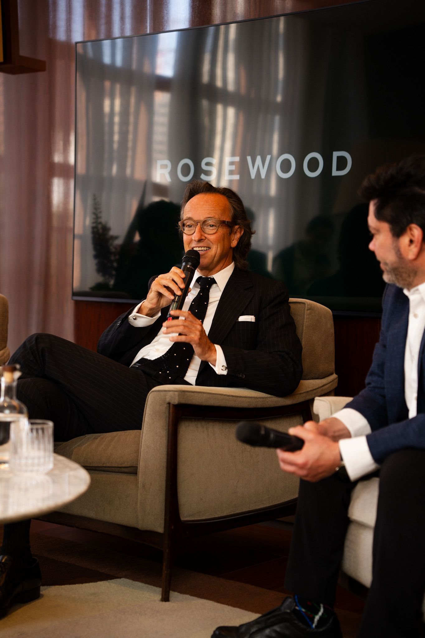 Joan Punyet Miró, neto de Joan Miró, durante encontro com jornalistas no Rosewood São Paulo • Divulgação