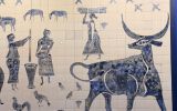 Painel de 7,80 metros realizado por Carybé em 1957 e exibido pela primeira vez na SP–Arte Rotas 2026; obra em azulejos retrata a vida rural e a iconografia nordestina