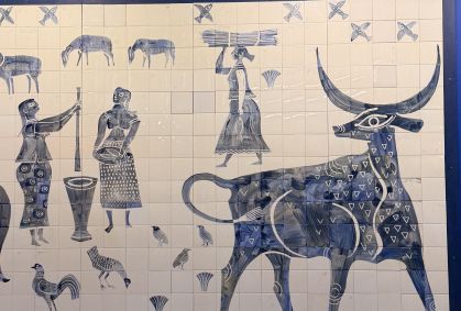 Painel de 7,80 metros realizado por Carybé em 1957 e exibido pela primeira vez na SP–Arte Rotas 2026; obra em azulejos retrata a vida rural e a iconografia nordestina