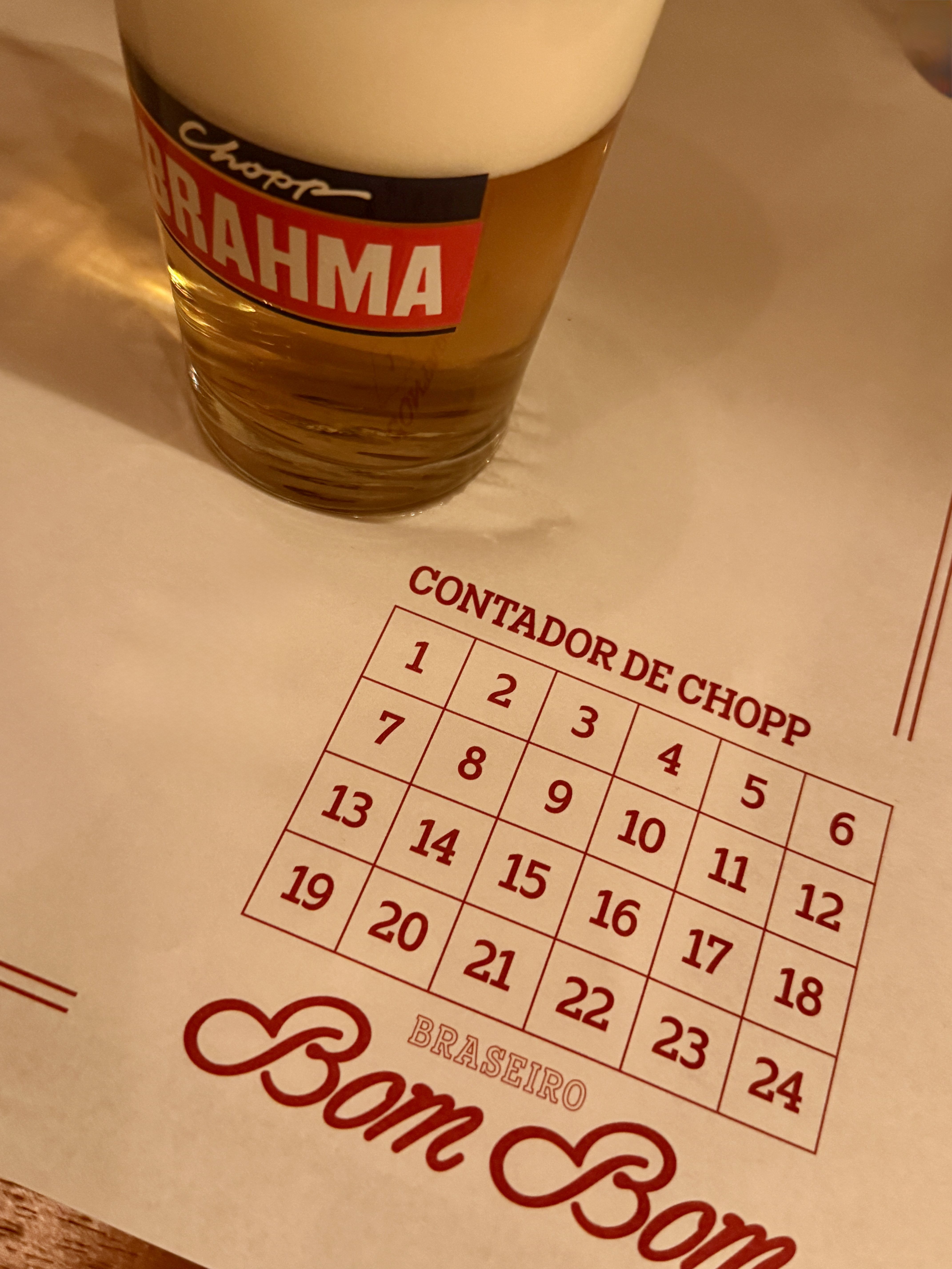 Chope Brahma é o protagonista das bebidas da casa • Tina Bini