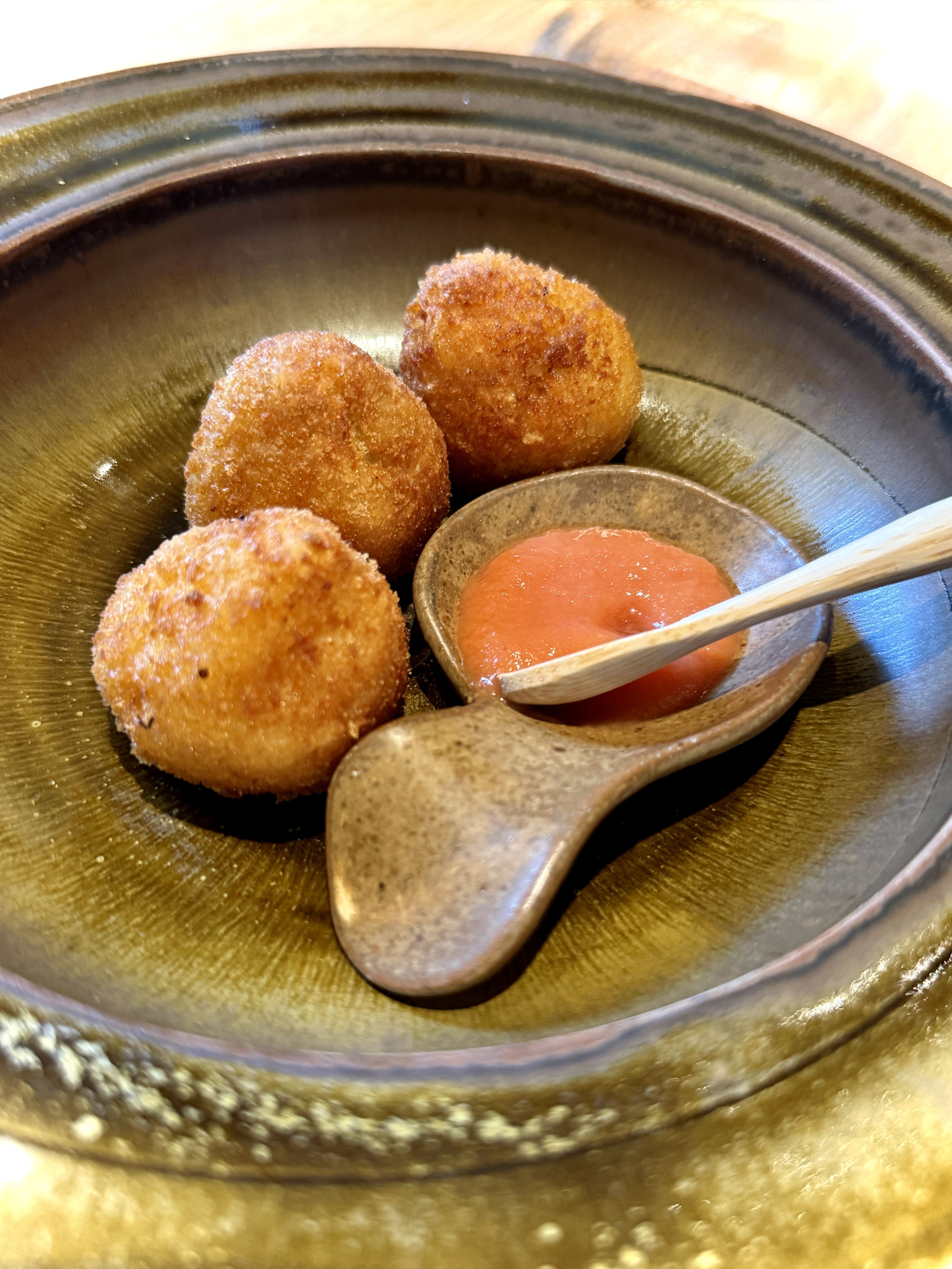 Coxinha com massa de mochi e recheio de frango • Tina Bini
