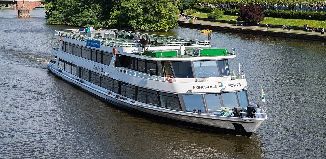 É possível fazer passeio de barco em diferentes tempos e modalidades • Norbert Nagel/Wikimedia Commons/CC BY-SA 3.0