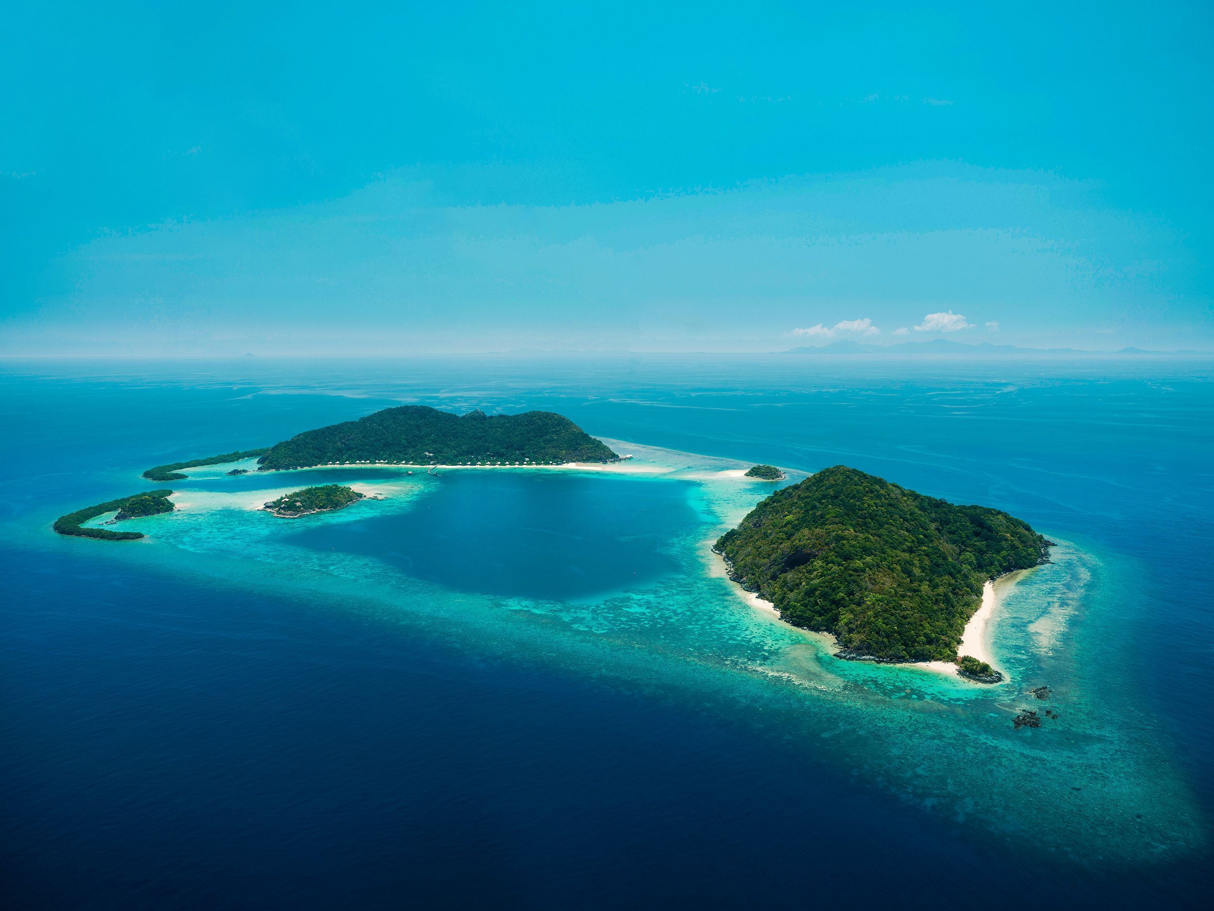 Bawah, ao fundo, é a maior das seis ilhas do resort • Cortesia Bawah Reserve via CNN Newsource