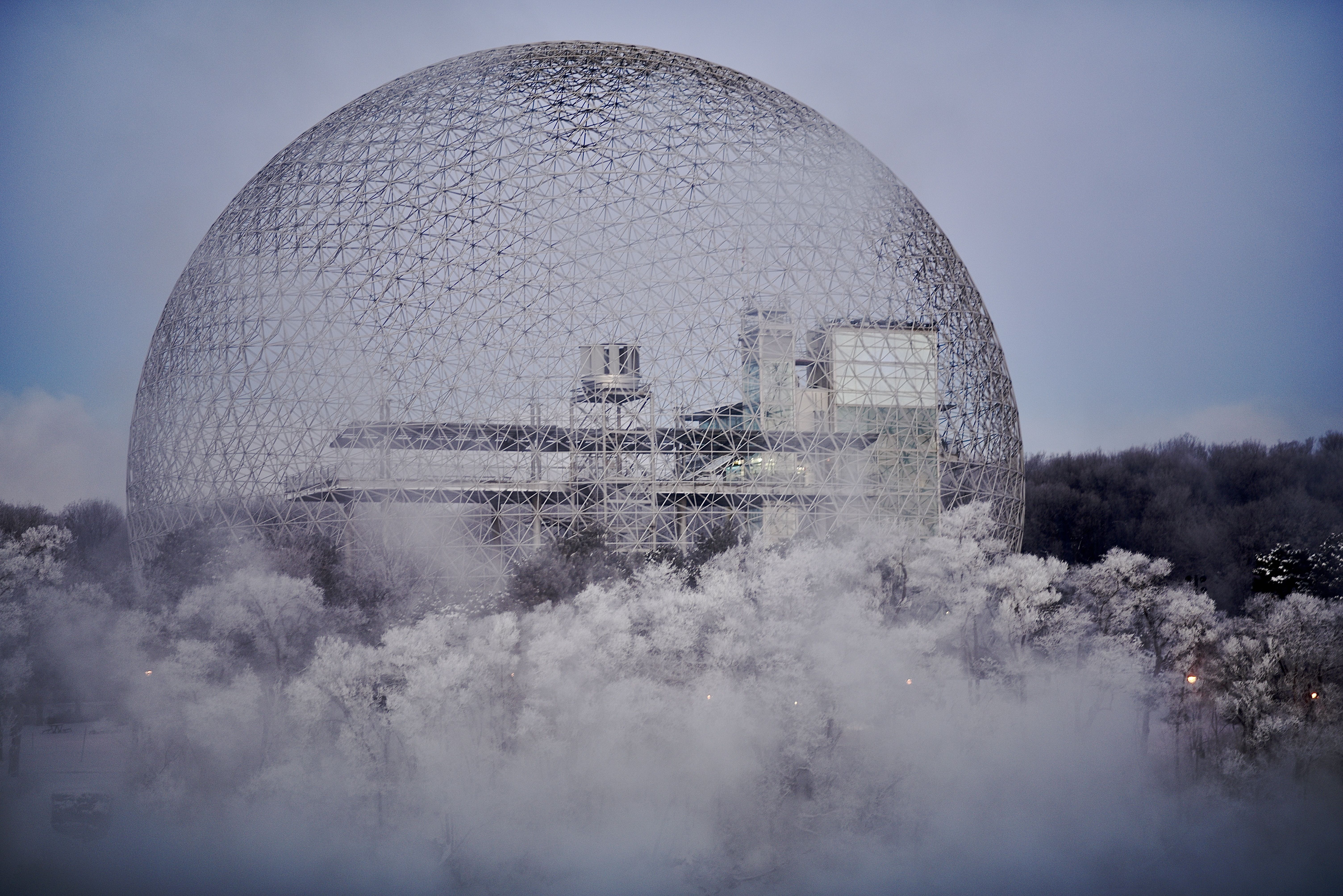 Localizado em uma esfera, o Biosphère é um museu dedicado ao meio ambiente • Espace pour la vie/Richard St-Jean