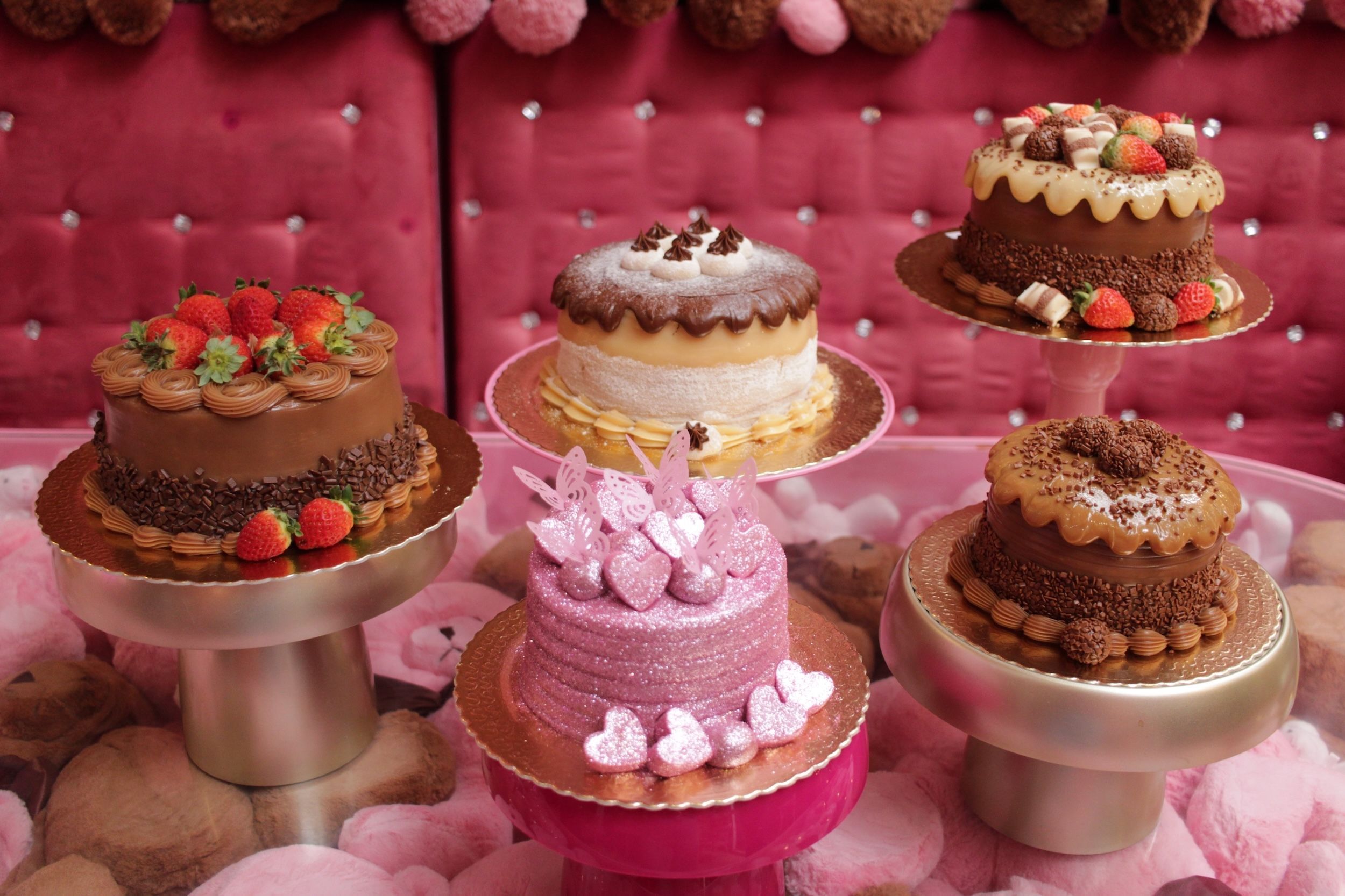Marca ampliou o cardápio e oferece bolos e outras sobremesas, além dos famosos brigadeiros • Divulgação