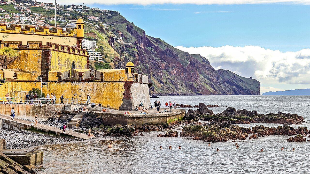A Fortaleza de São Tiago, na capital Funchal, foi construída no século XVII para defender a cidade contra ataques • Dr. Thomas Liptak/Wikimedia Commons/CC BY-SA 4.0