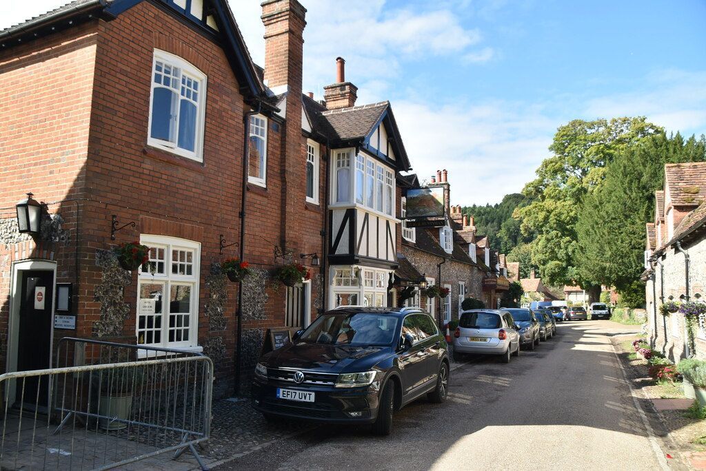 O vilarejo fictício de Thornfield foi gravado na vila de Hambleden • Hambleden by N Chadwick