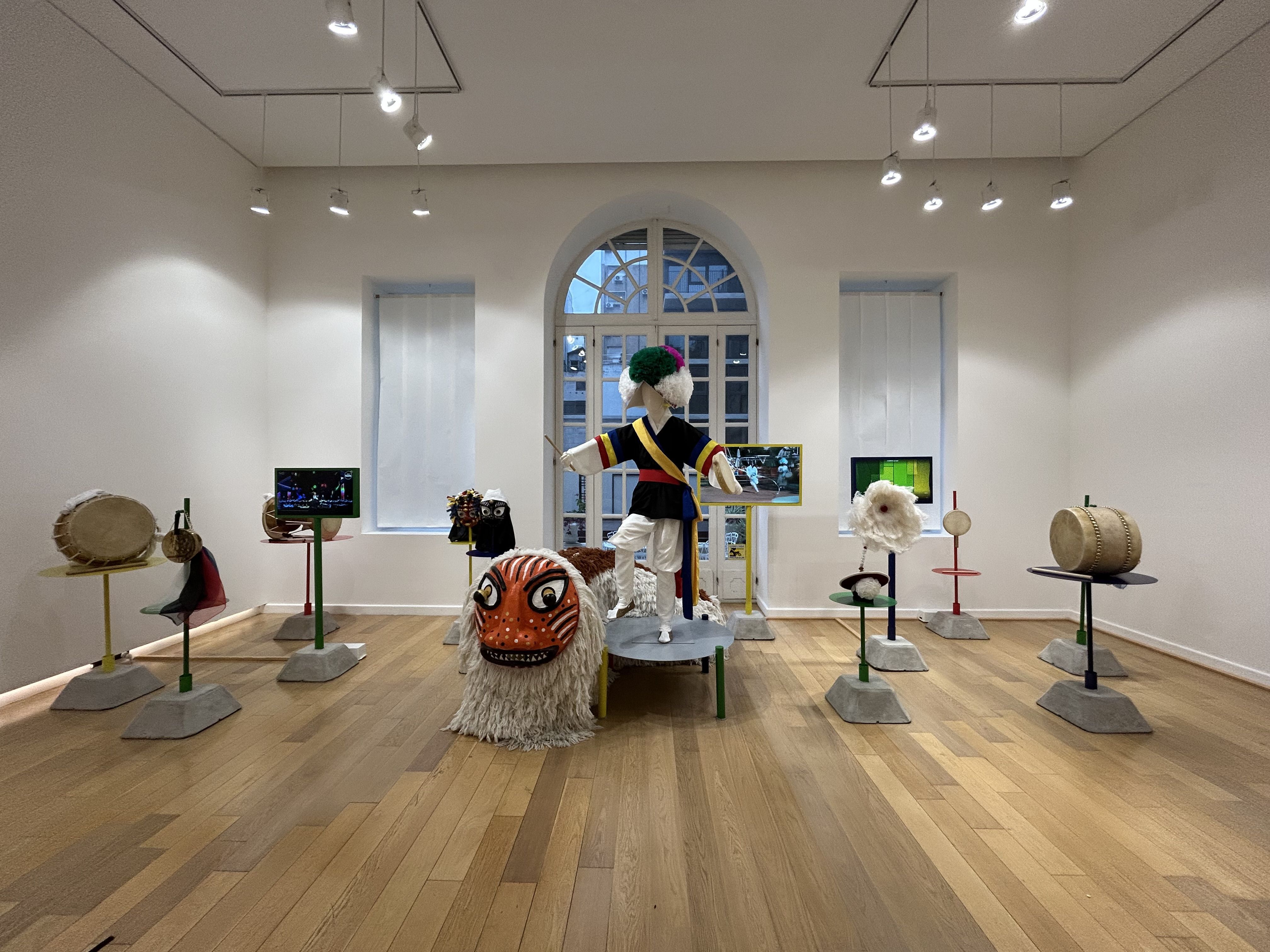 A exposição revela ao público a influência da música tradicional coreana no K-pop • Divulgação
